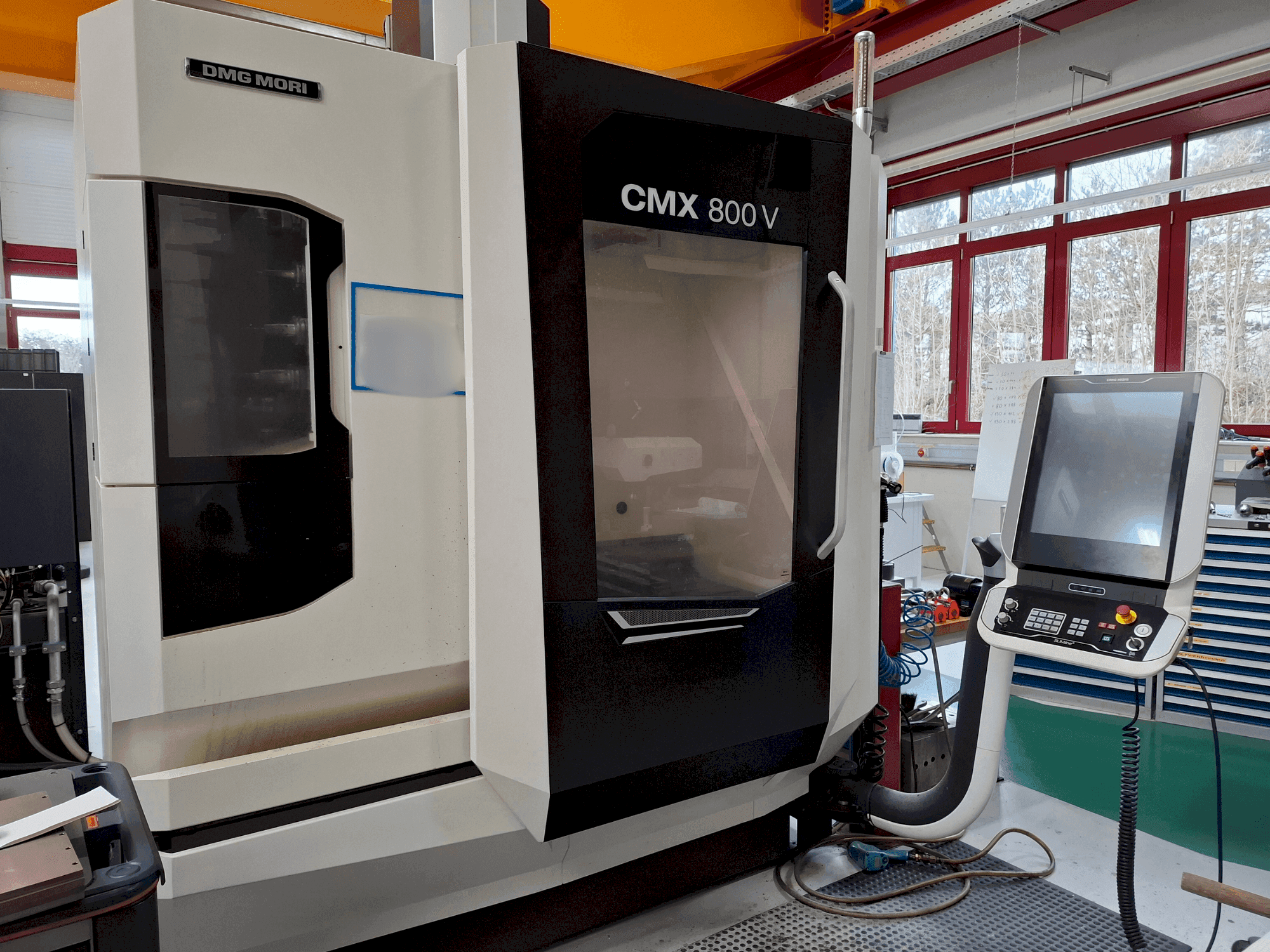 Vue de face de la machine DMG MORI CMX 800V