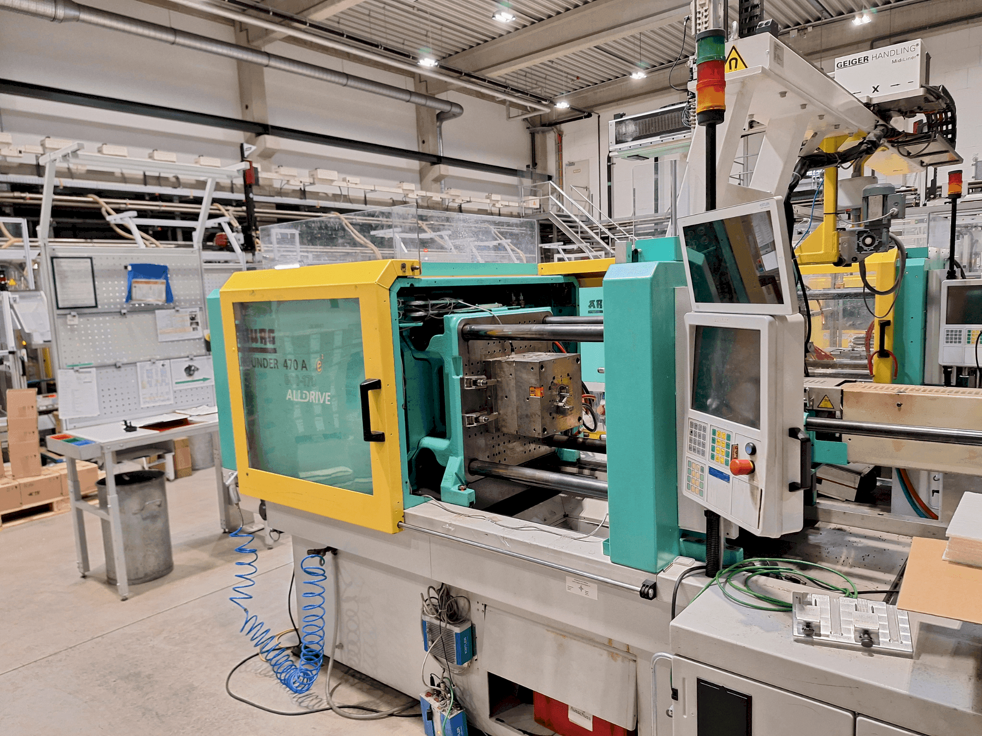 Vue de face de la machine Arburg 470 A 800-170