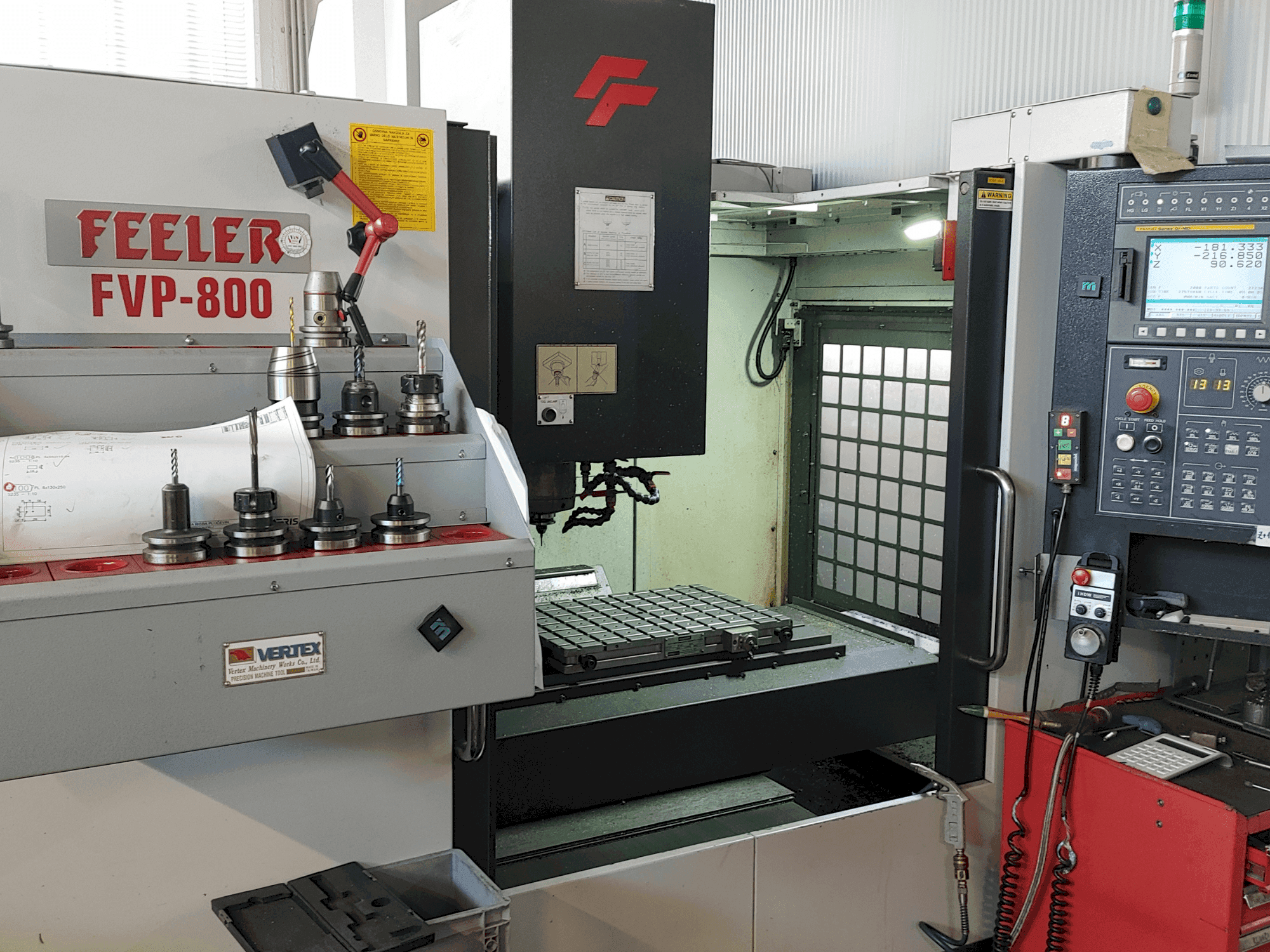 Vue de face de la machine Feeler PVF 800
