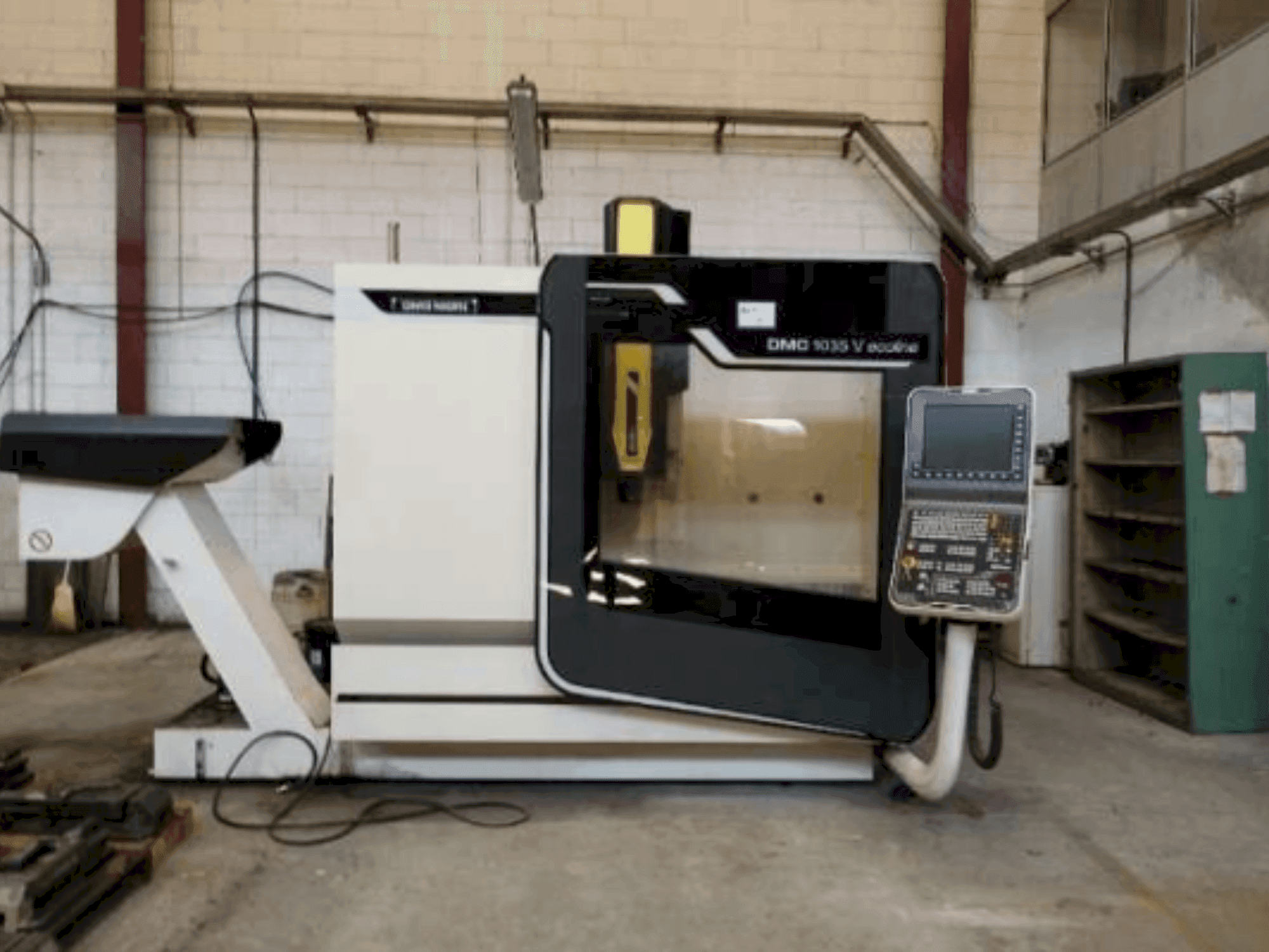 Vue de face de la machine DMG MORI DMC 1035 V Ecoline