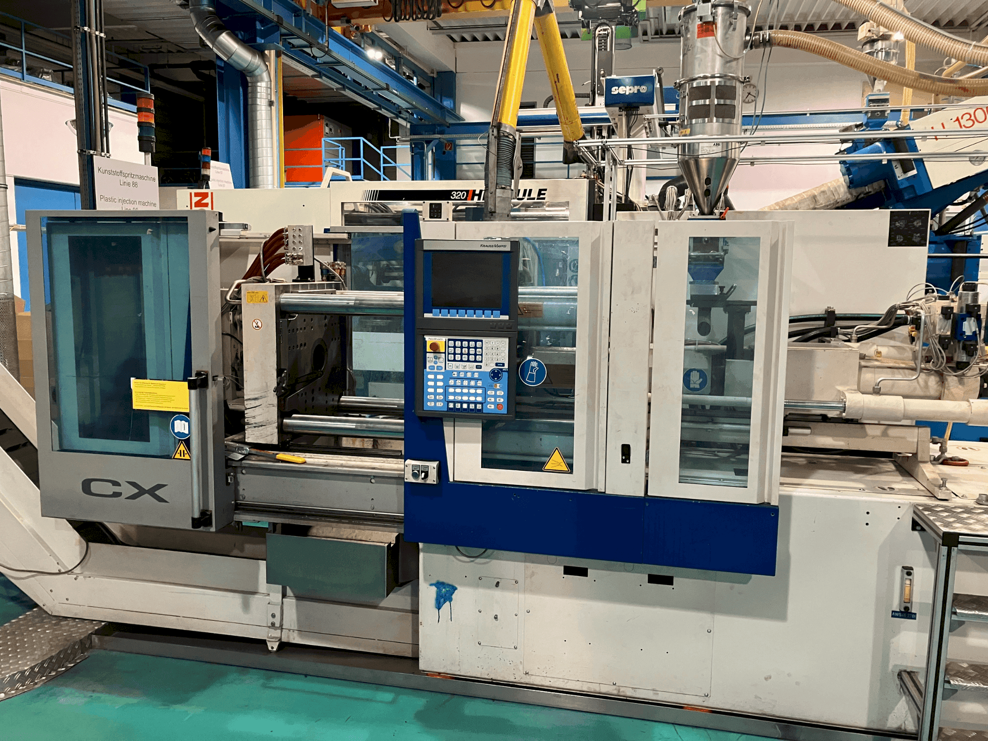 Vue de face de la machine Krauss Maffei 65-180 CX