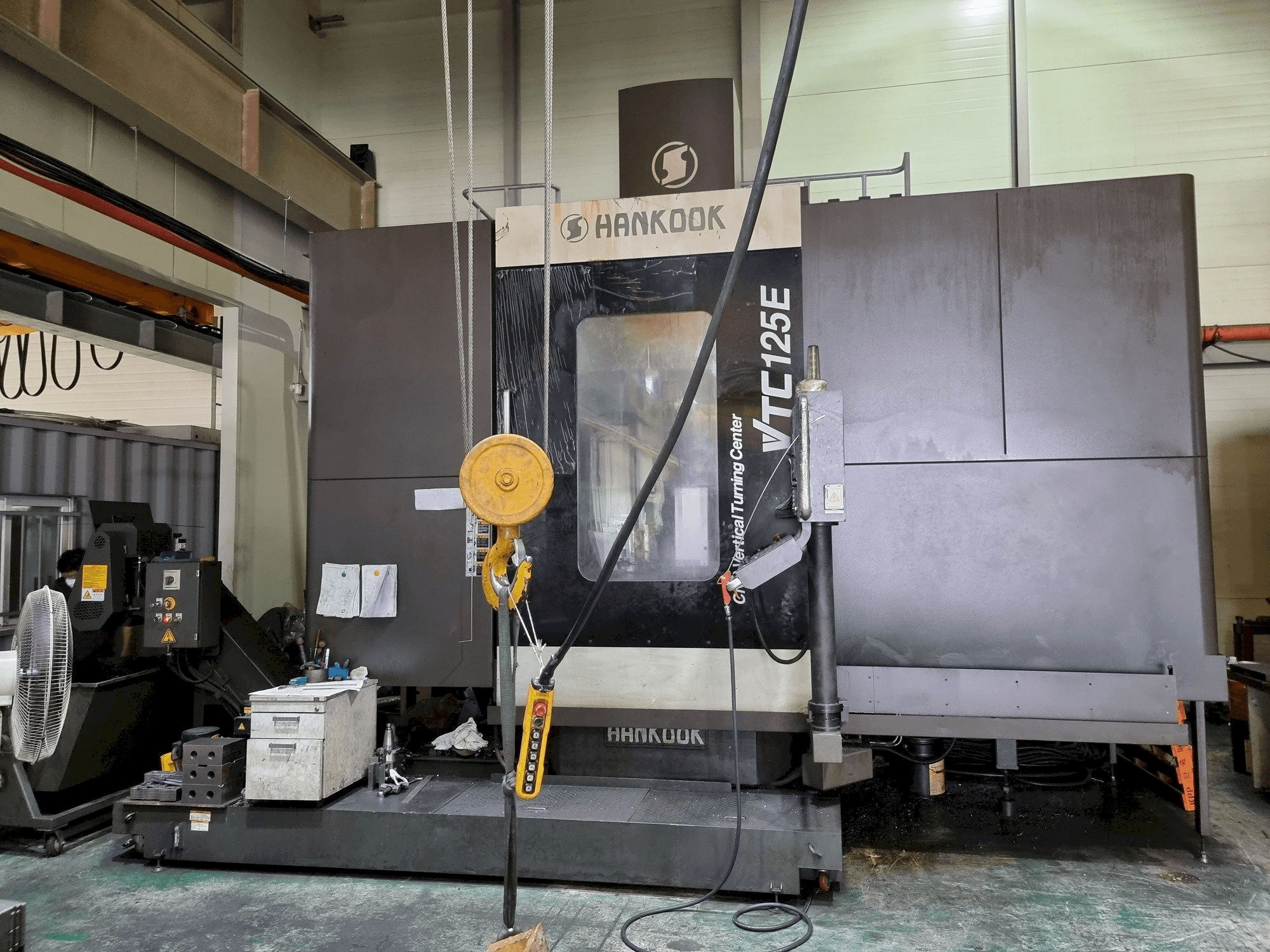 Front view of HANKOOK VTC125E machine