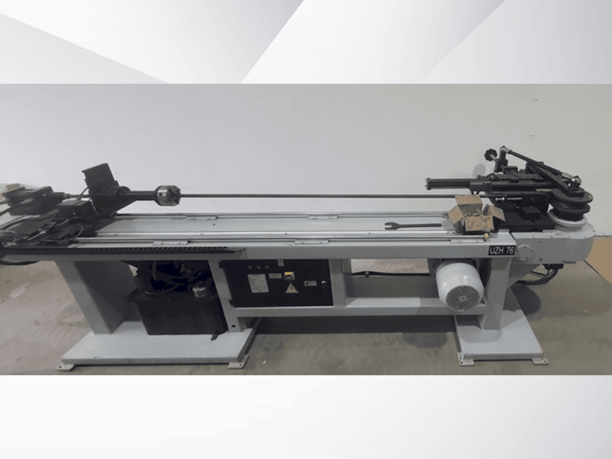 Vue de face de la machine UZMA MAKINA UZH76