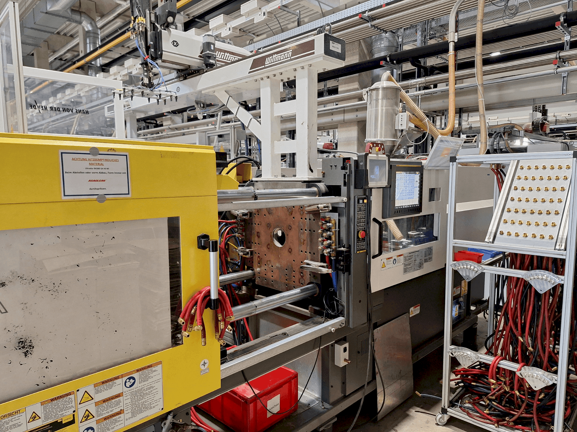 Vue de face de la machine FANUC Roboshot S130iA