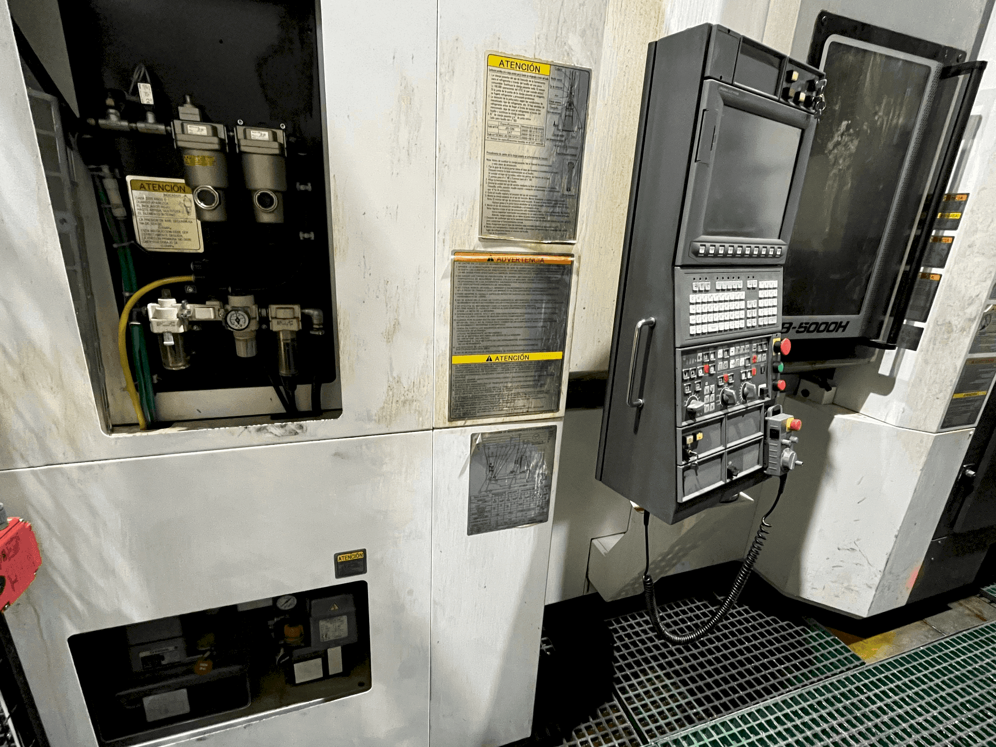 Vue de face de la machine Okuma MB-5000H