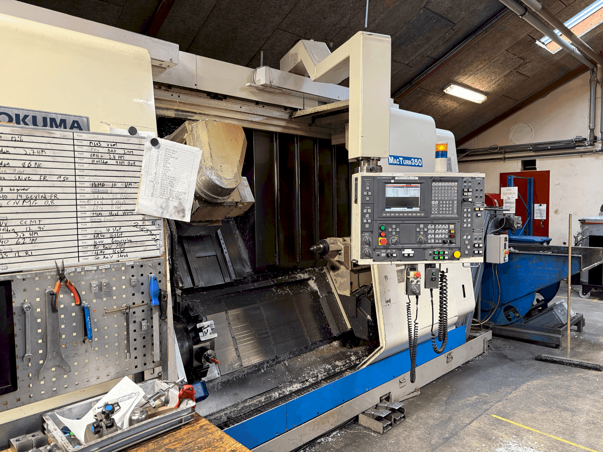 Vue de face de la machine Okuma MacTurn 350