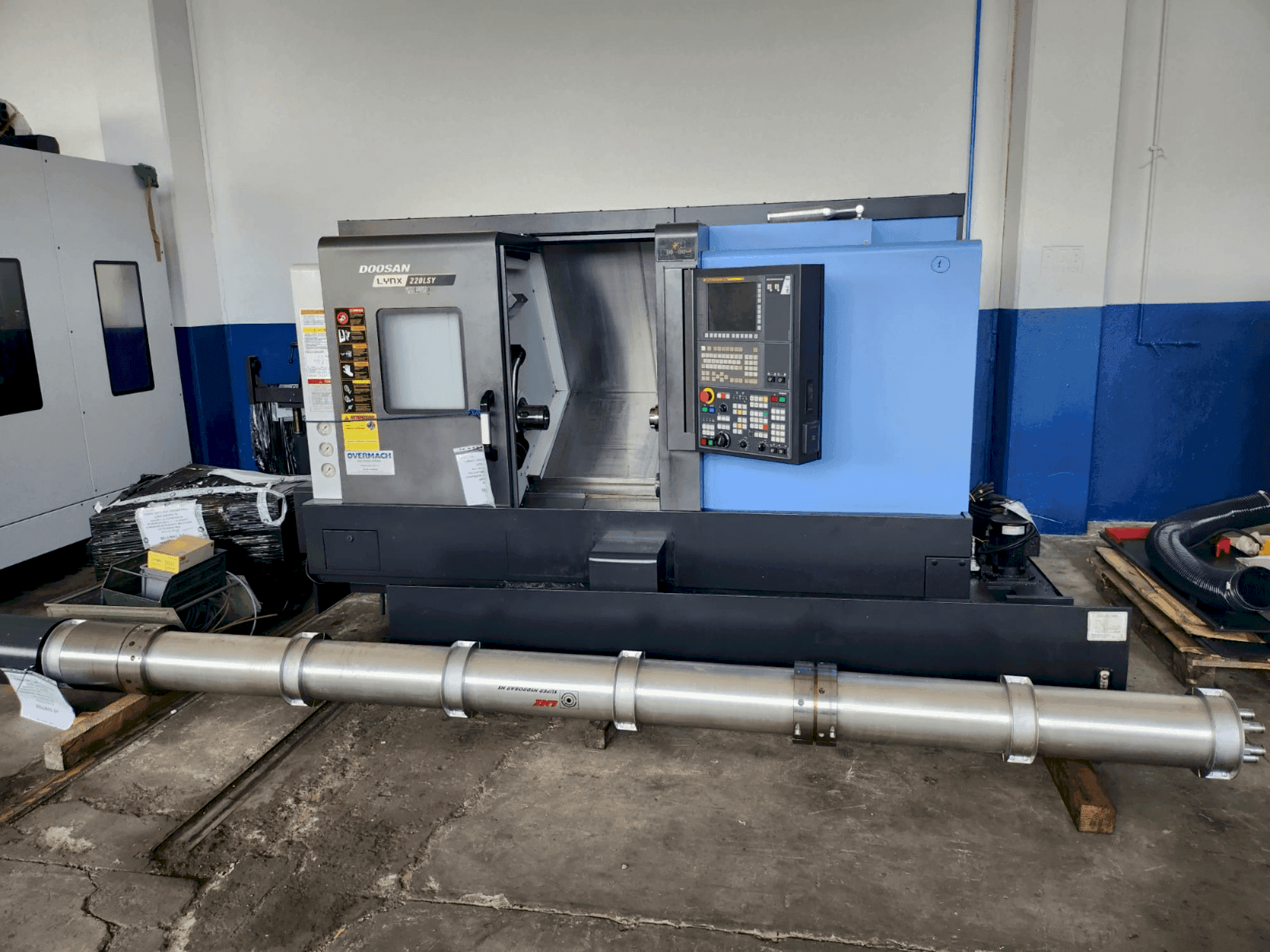 Vue de face de la machine DOOSAN LYNX 220 LSYA