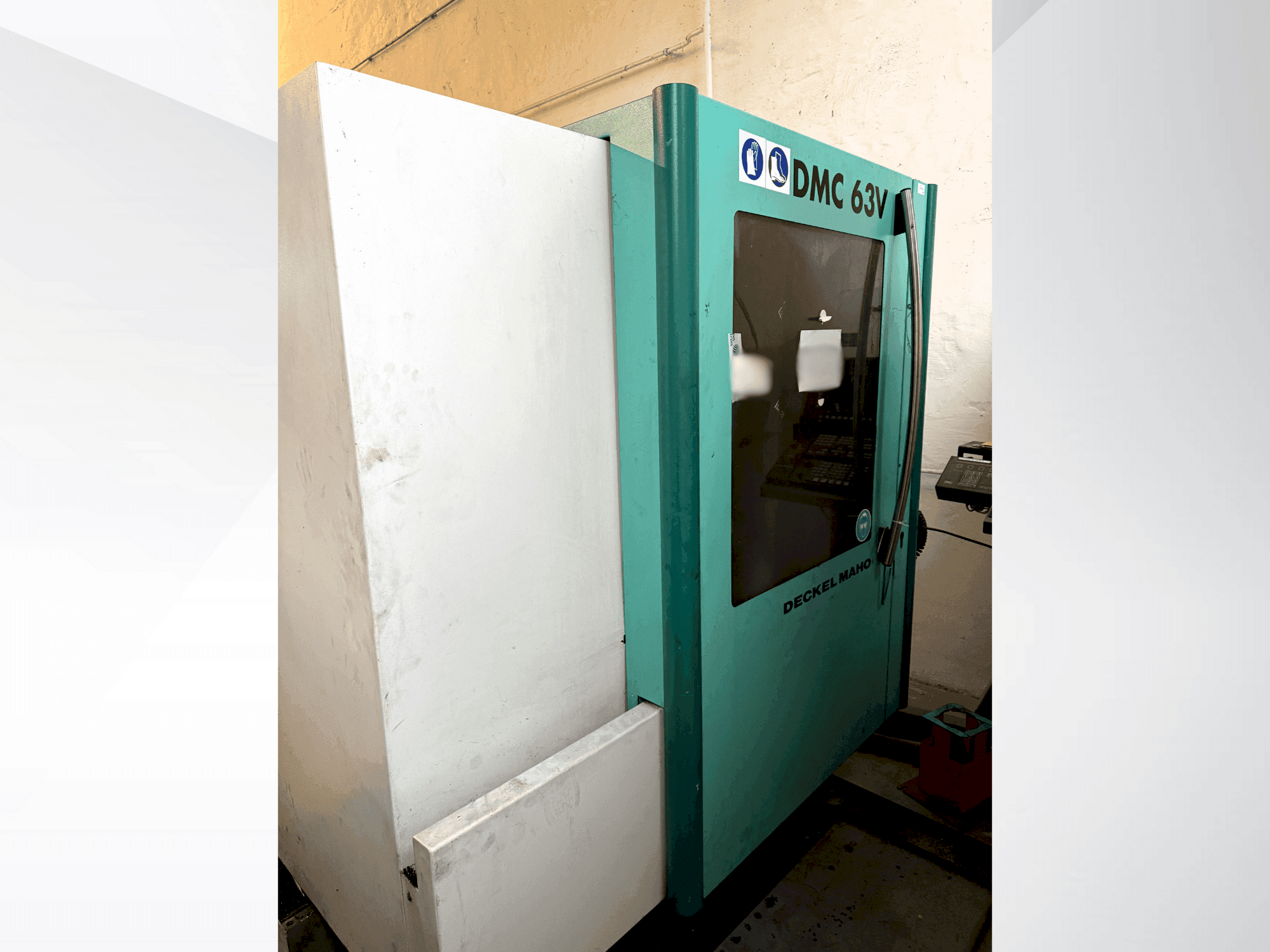 Vue de face de la machine DMG MORI Deckel Maho 63V
