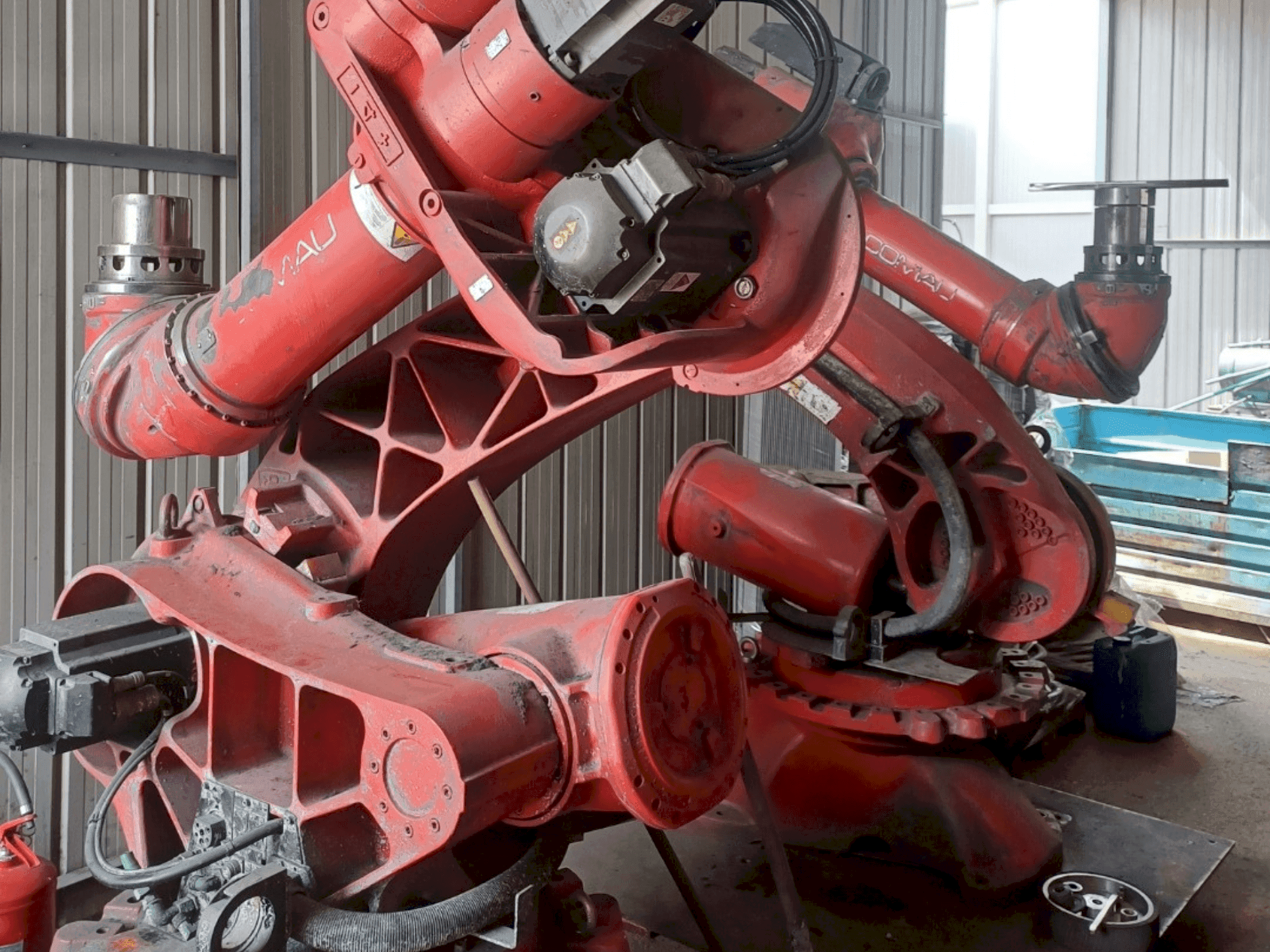 Vue de face de la machine COMAU C4G RCC3