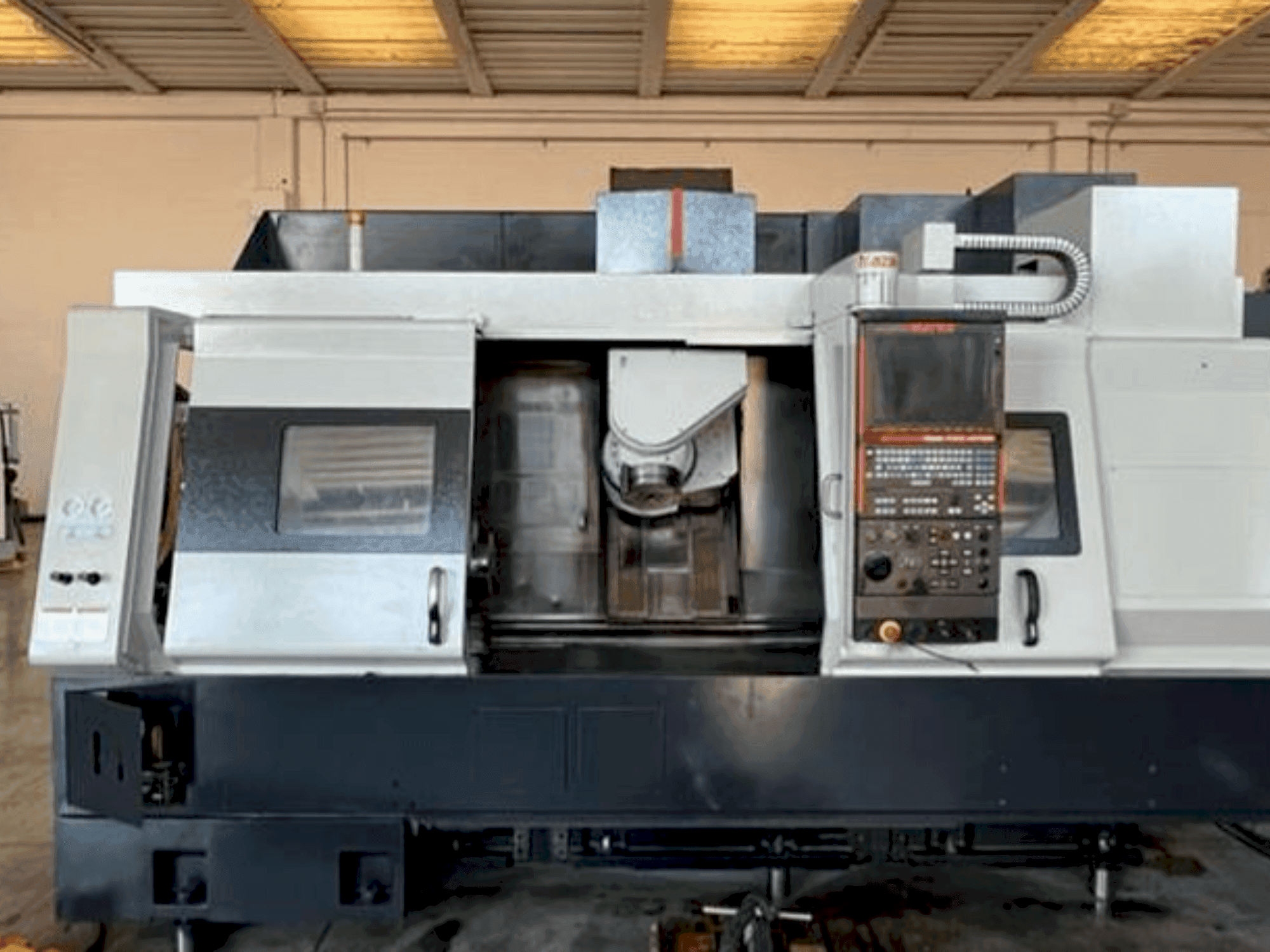 Vue de face de la machine Mazak INTEGREX 200 IV S (2007)