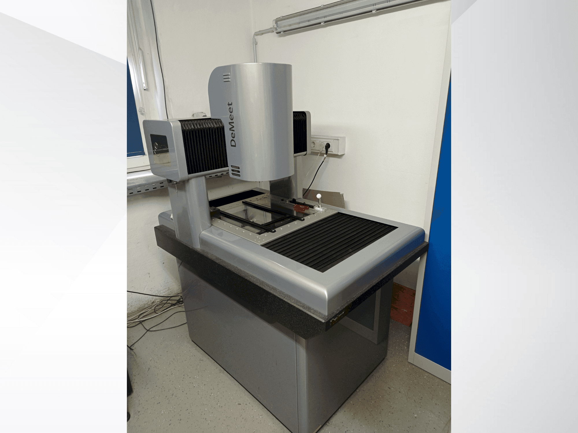 Vue de face de la machine SCHUT DeMeet 404