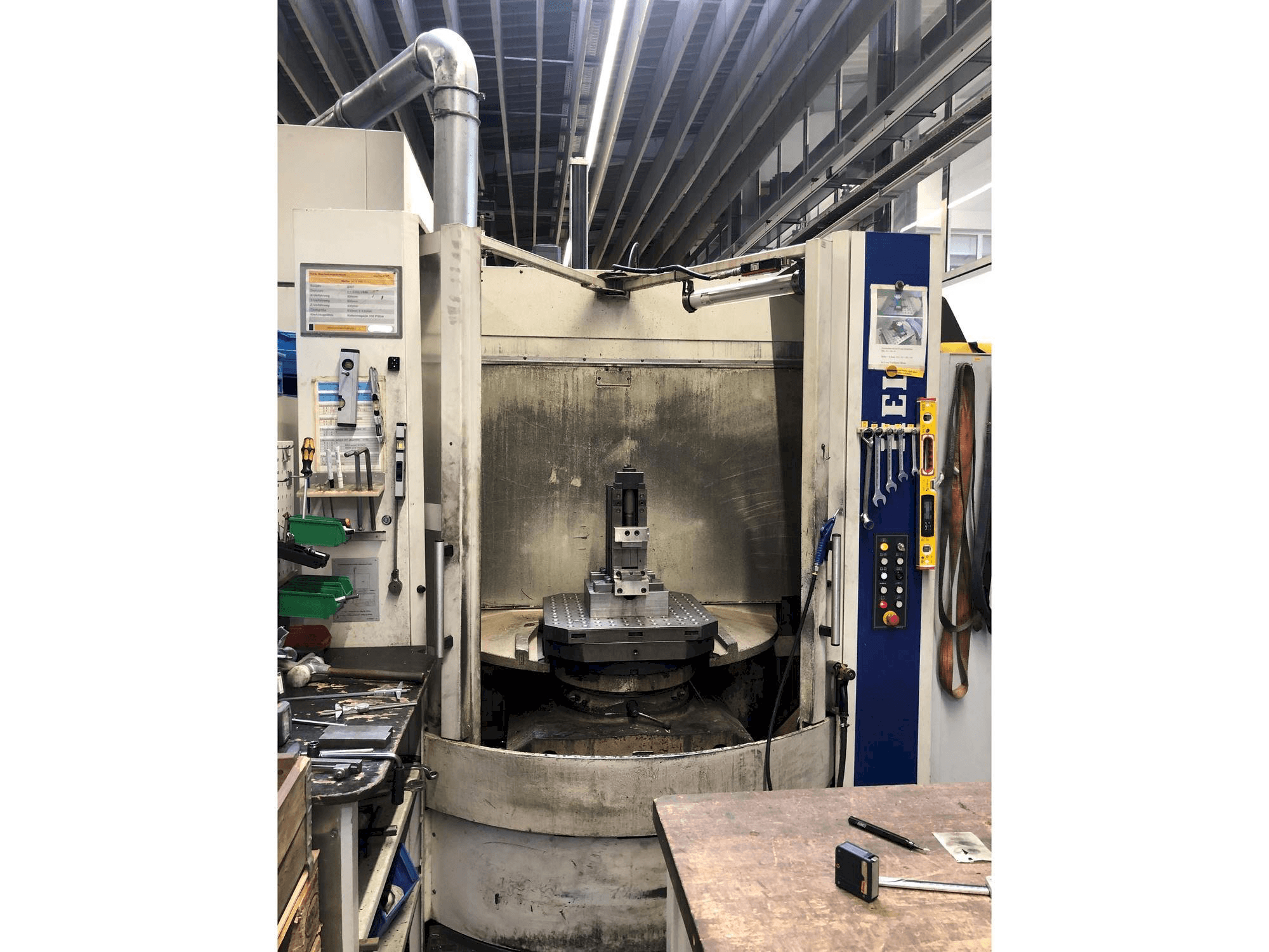 Vue de face de la machine HELLER MCH 250