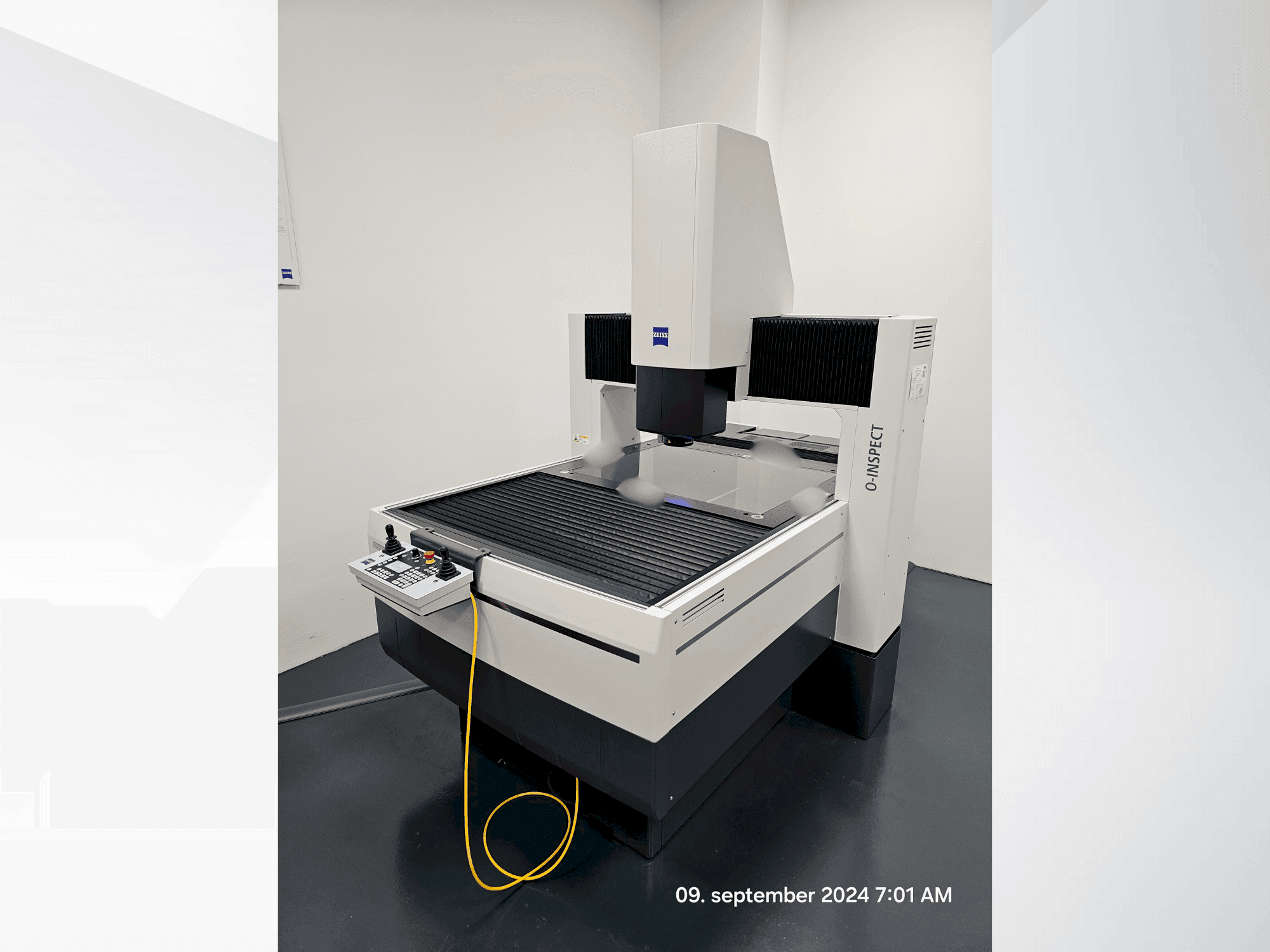 Vue de face de la machine ZEISS 0-inspect