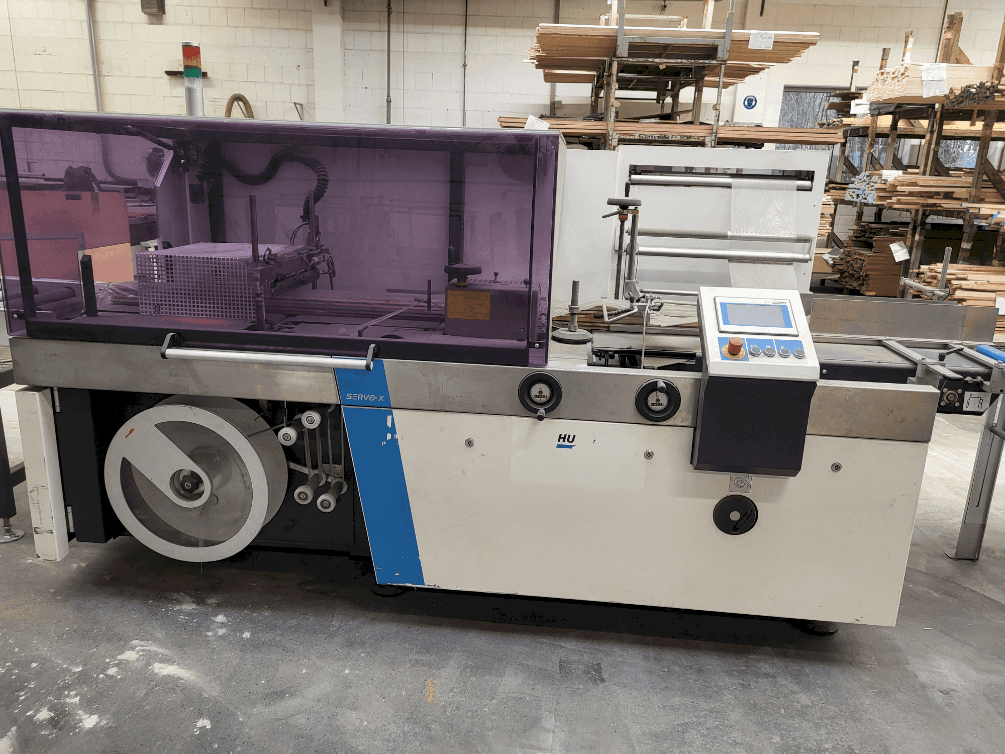 Vue de face de la machine HUGO BECK servo X