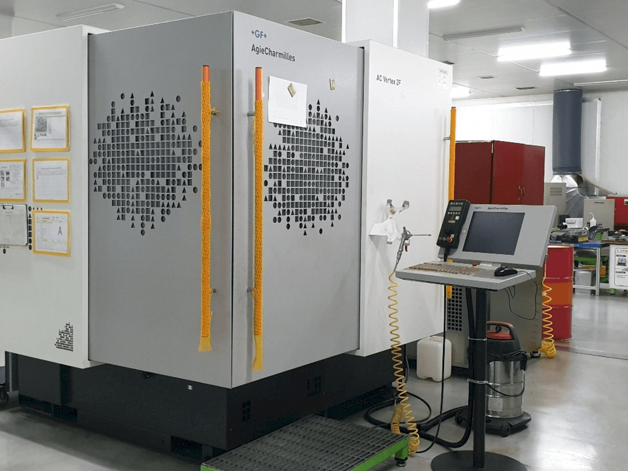 Vue de face de la machine AgieCharmilles AC VERTEX 2F