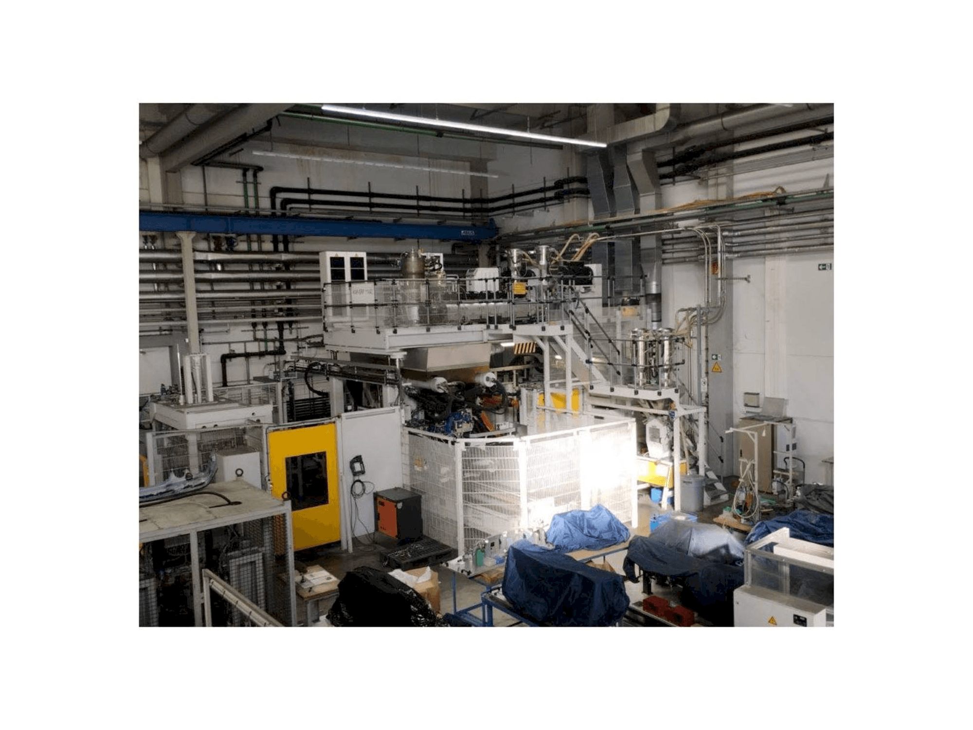 Vue de face de la machine EXTRAPLAST 140to