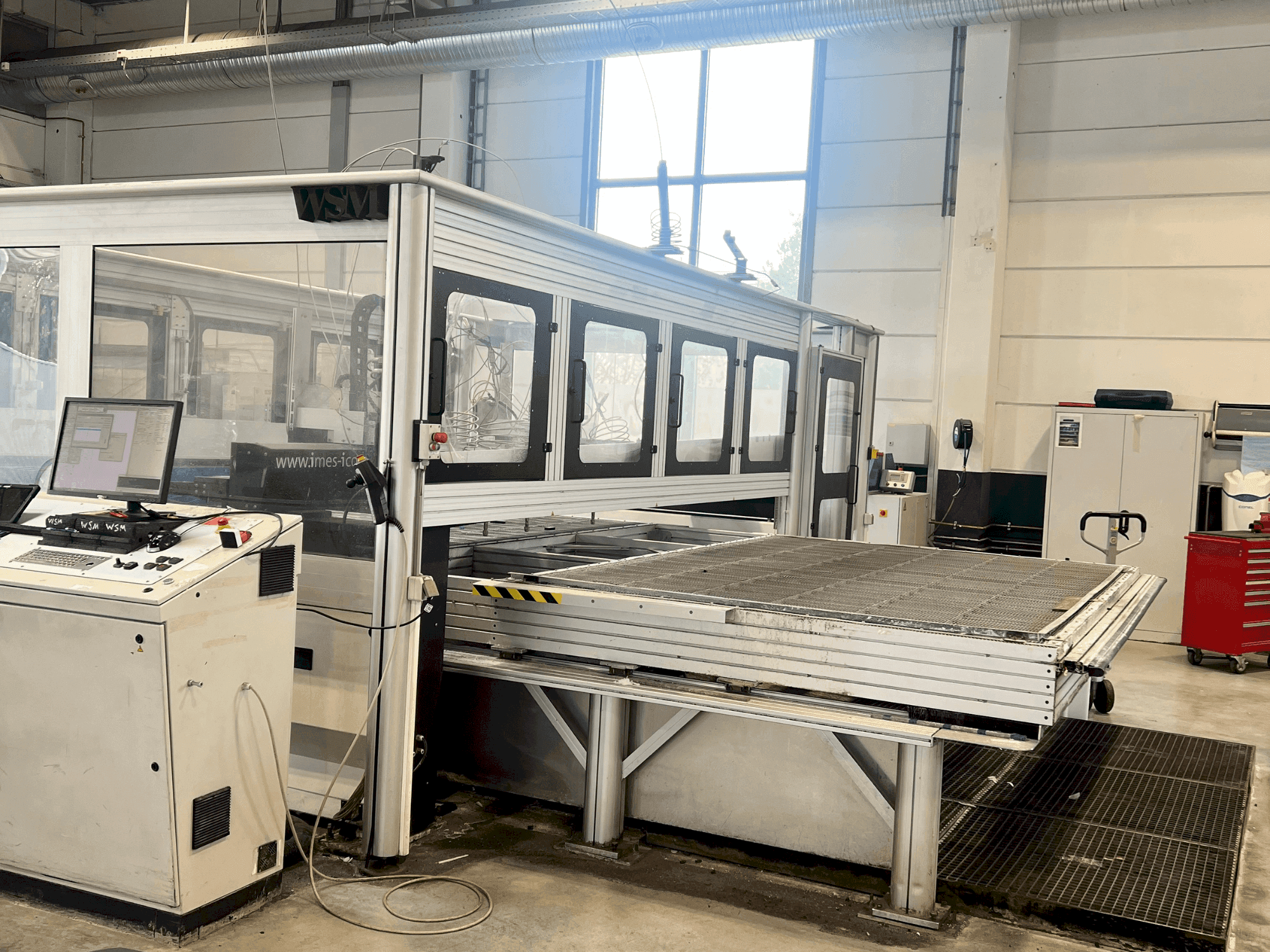 Vue de face de la machine Imes-Icore CUT matic WJ 3020