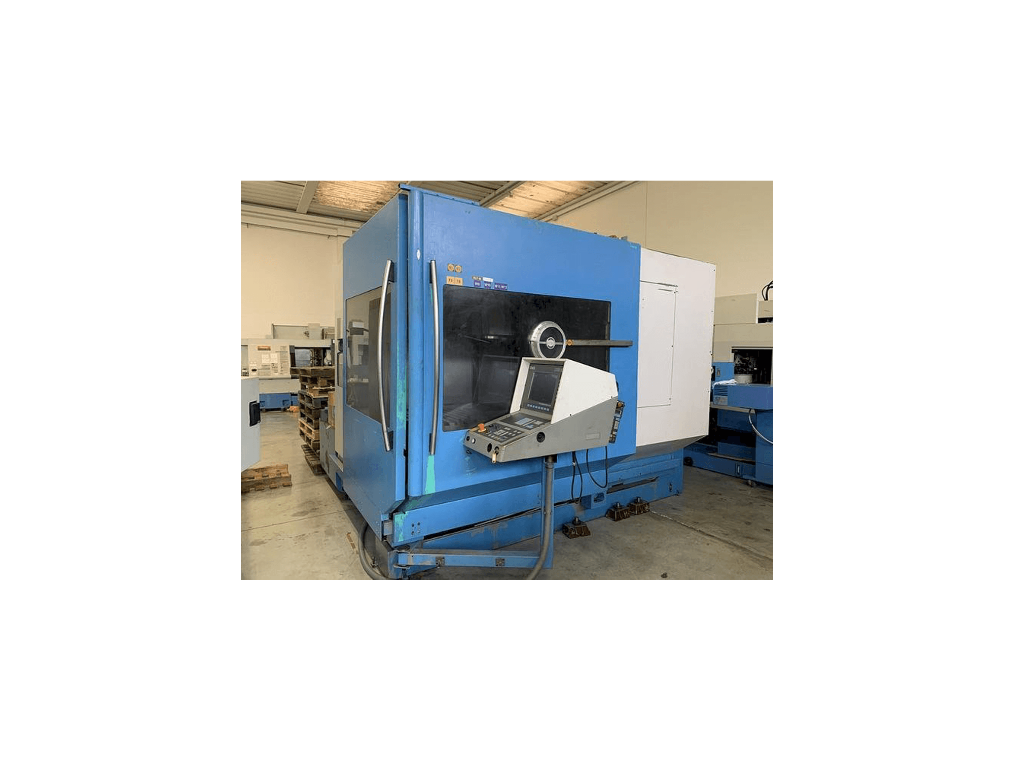 Front view of DECKEL MAHO DMU 80 machine