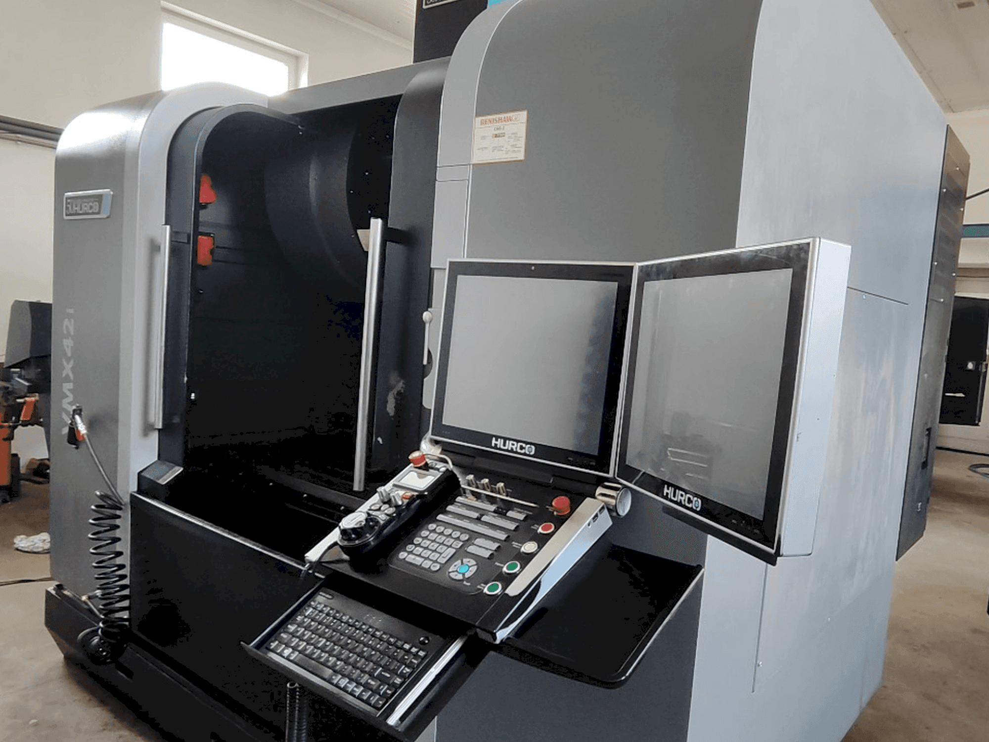 Vue de face de la machine Hurco VMX 42i (2018)