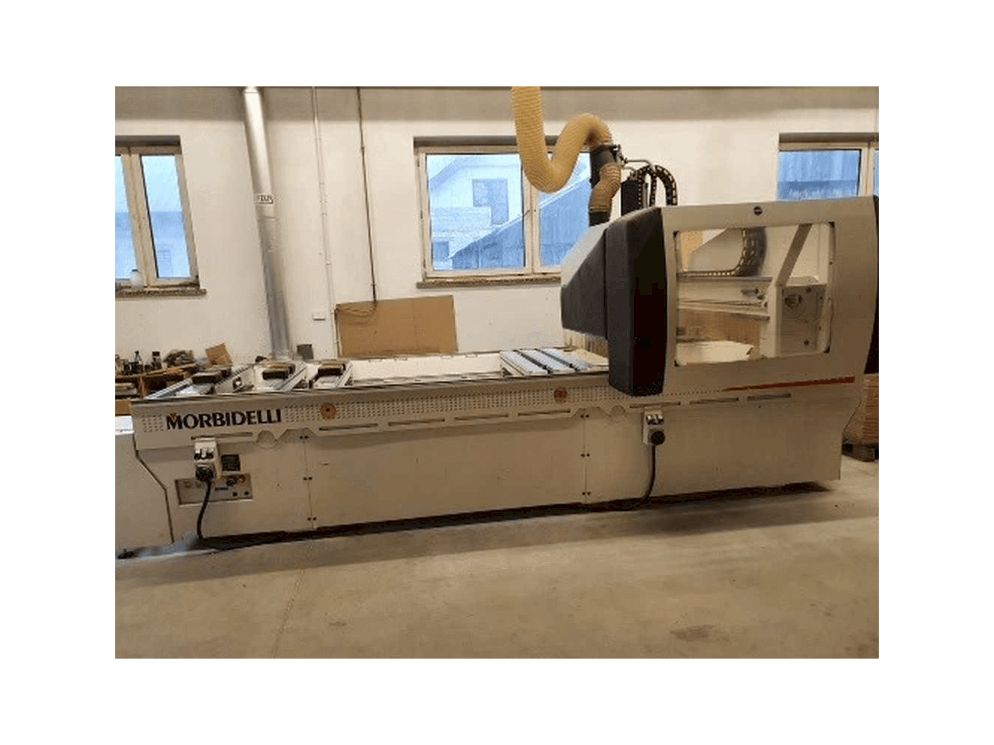 Vue de face de la machine MORBIDELLI Universal 3012 TV