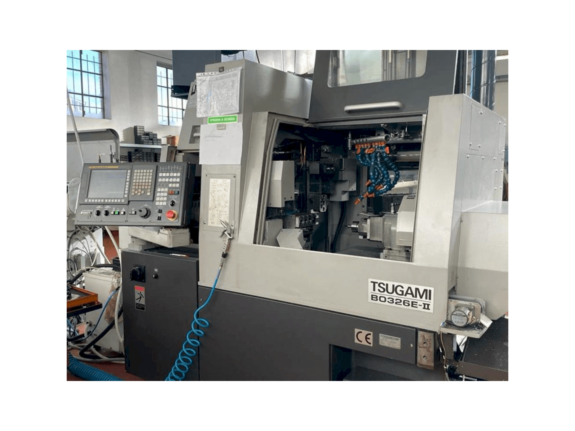 Vue de face de la machine TSUGAMI B0326E-II