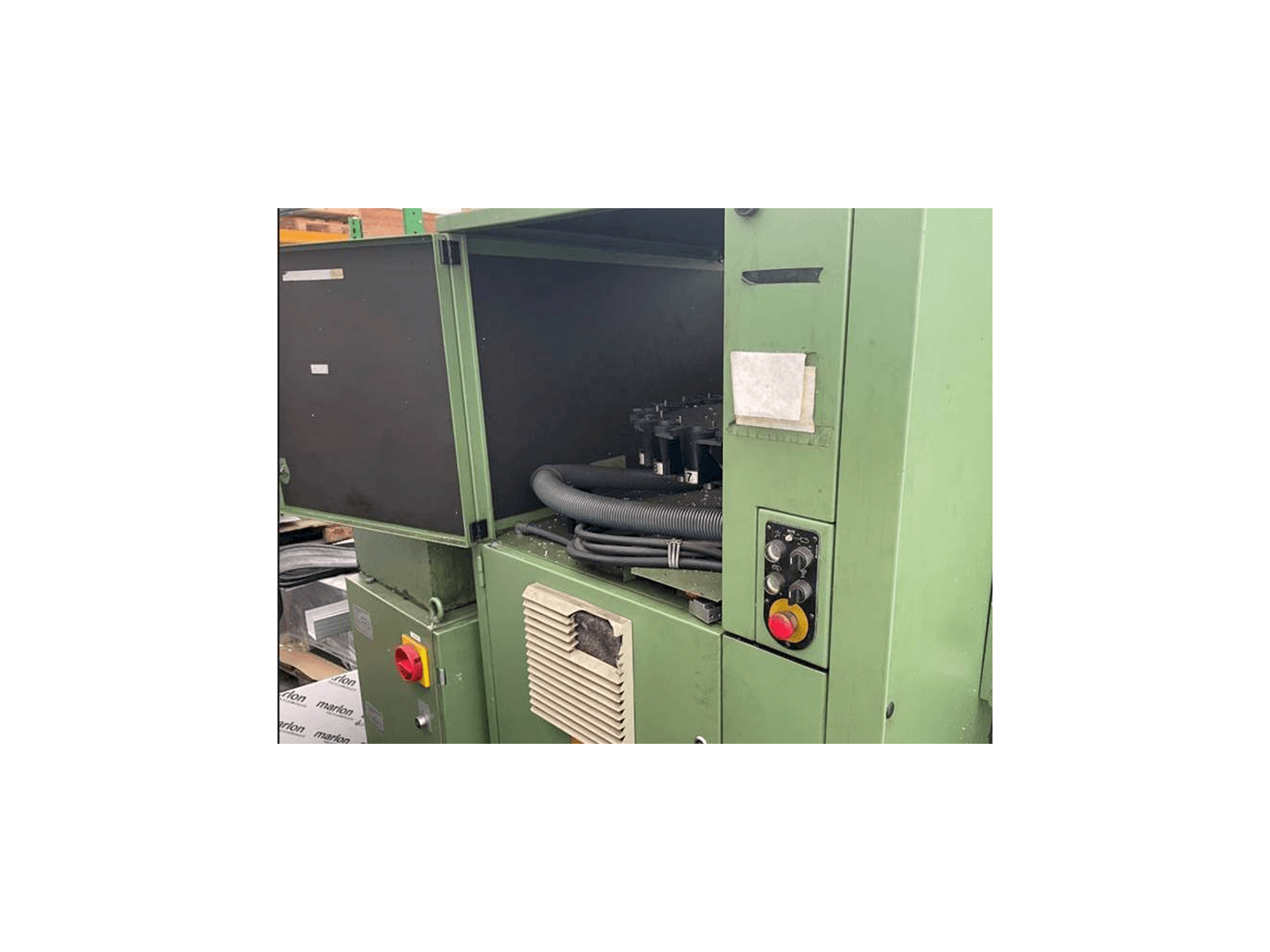 Vue de face de la machine DECKEL FP4AT