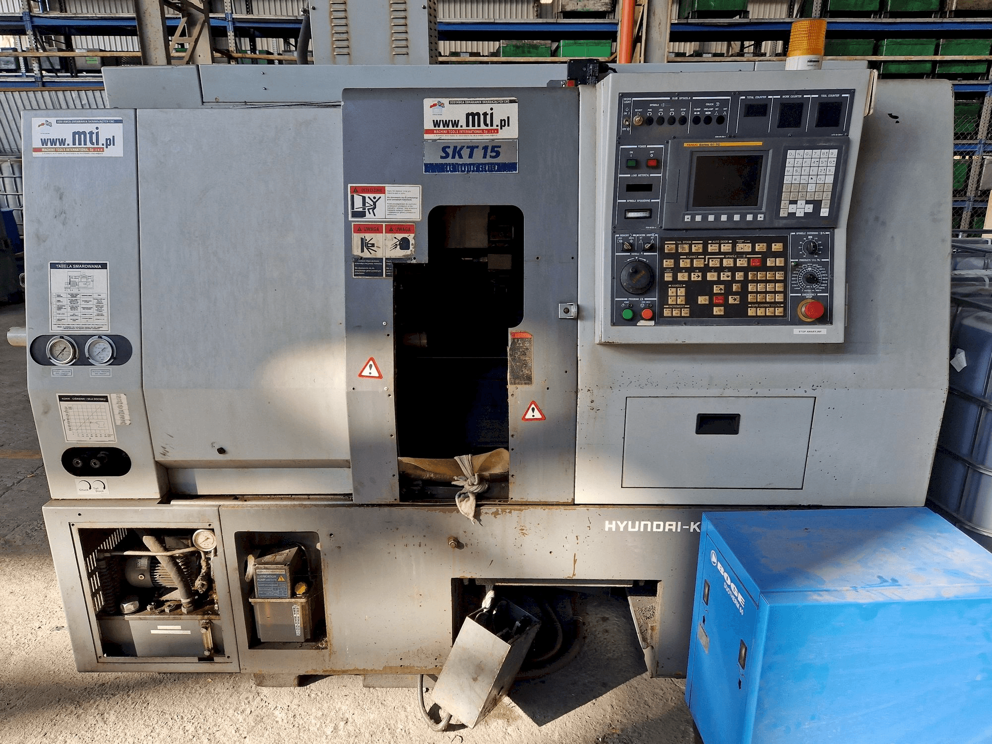 Vue de face de la machine HYUNDAI KIA SKT 15