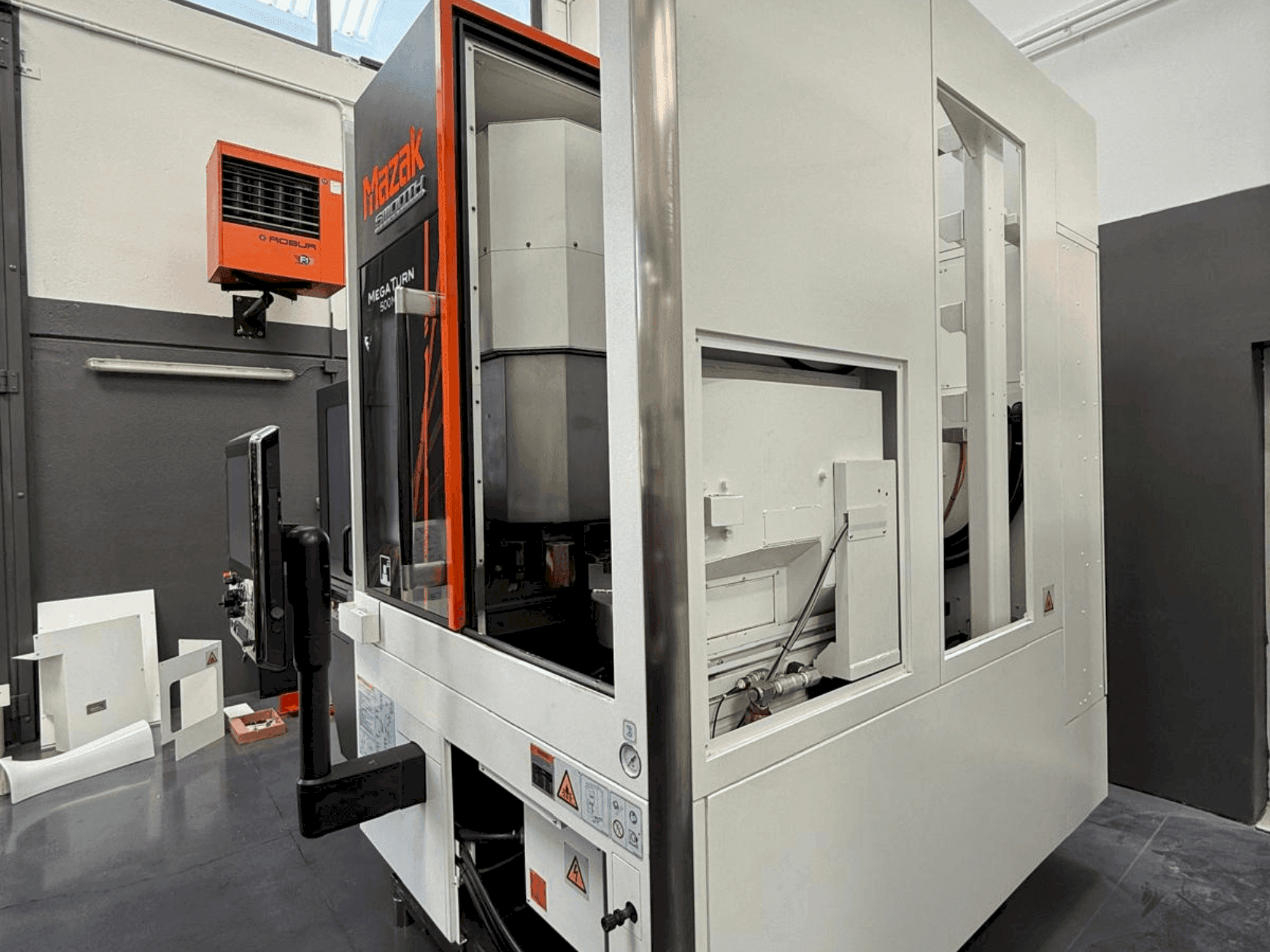 Vue de face de la machine Mazak Megaturn 500 MS