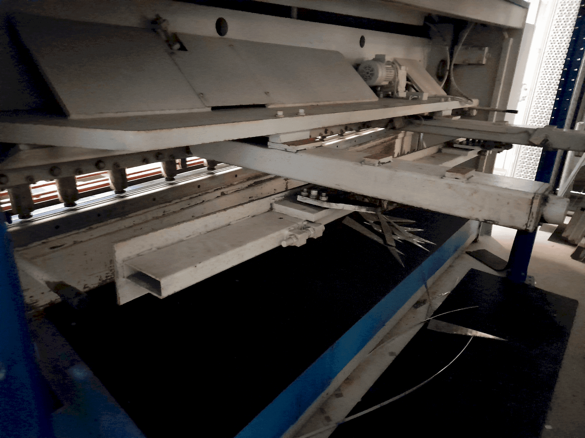 Vue de face de la machine LVD HST 25/6