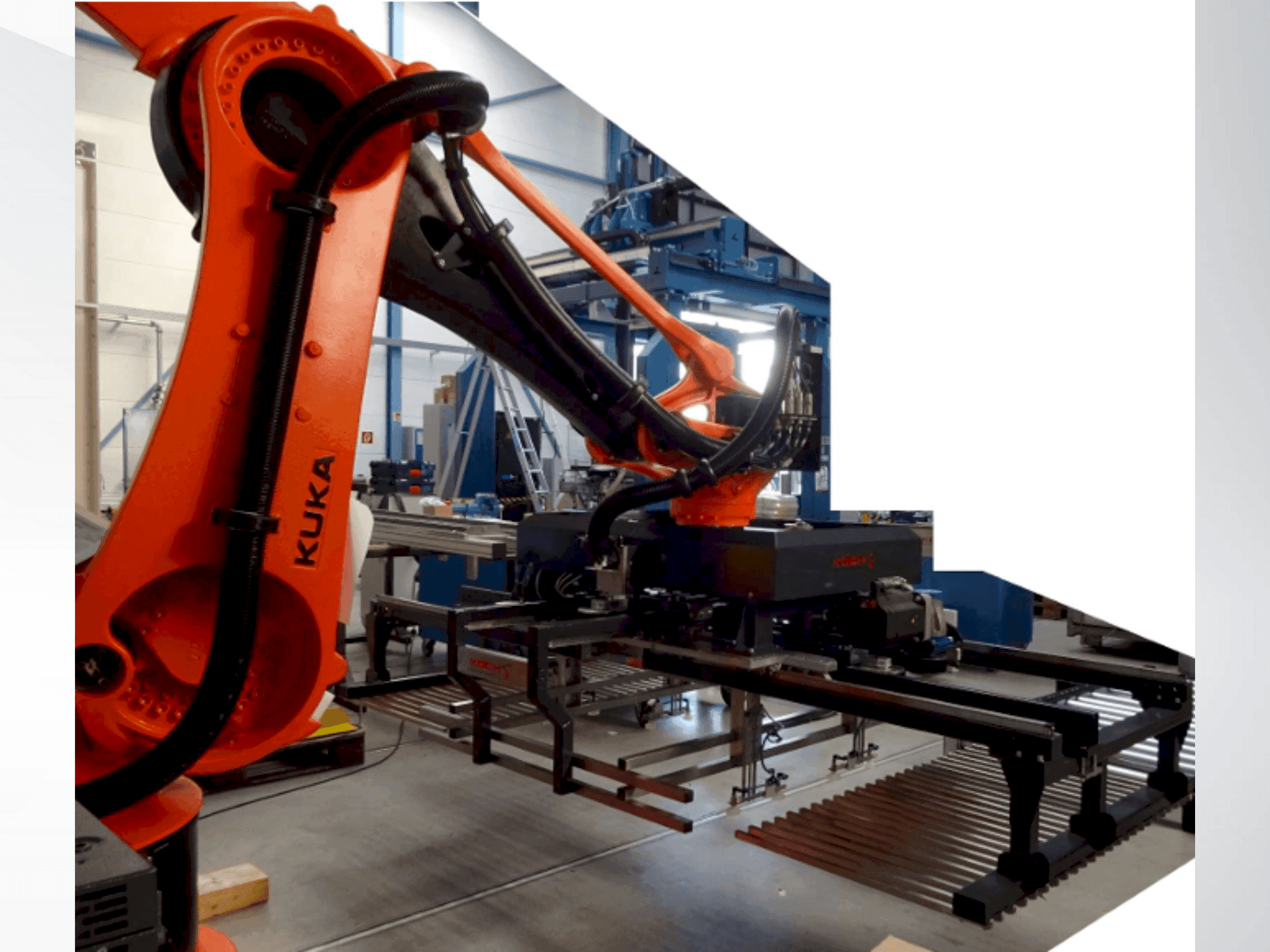 Vue de face de la machine KUKA KR 700 PA