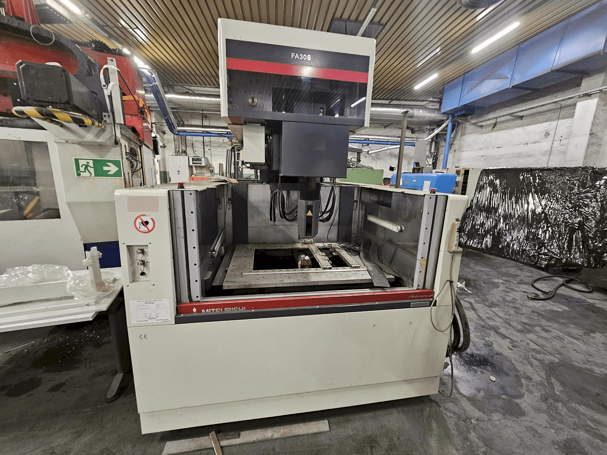 Vue de face de la machine Mitsubishi FA30VM