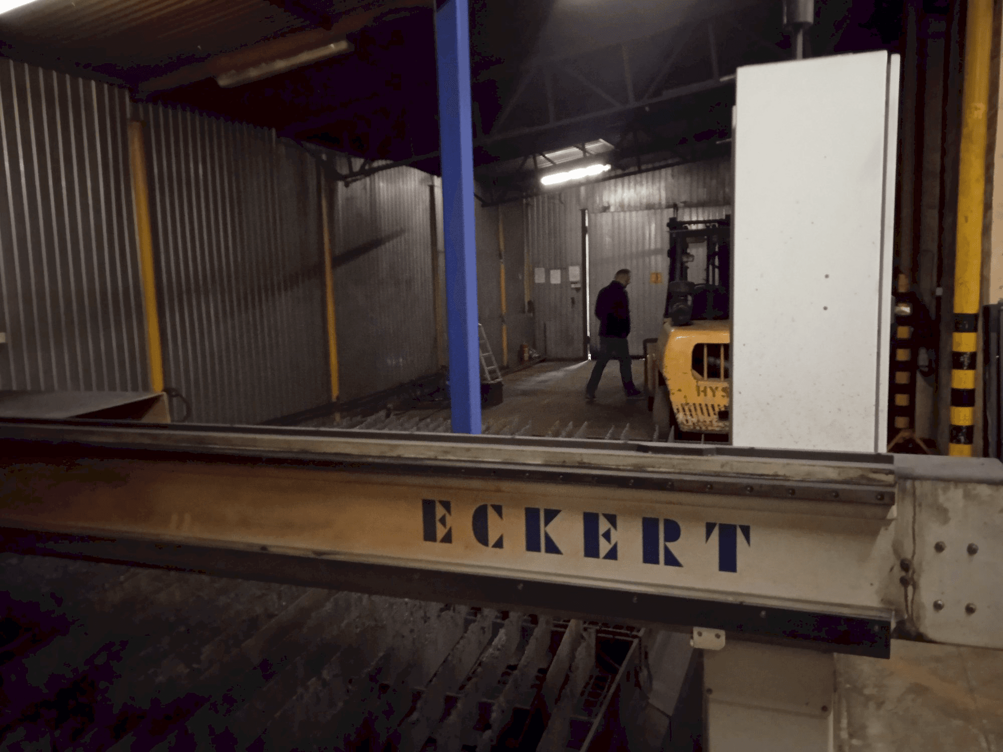 Vue de face de la machine ECKERT SZAFIR BL2