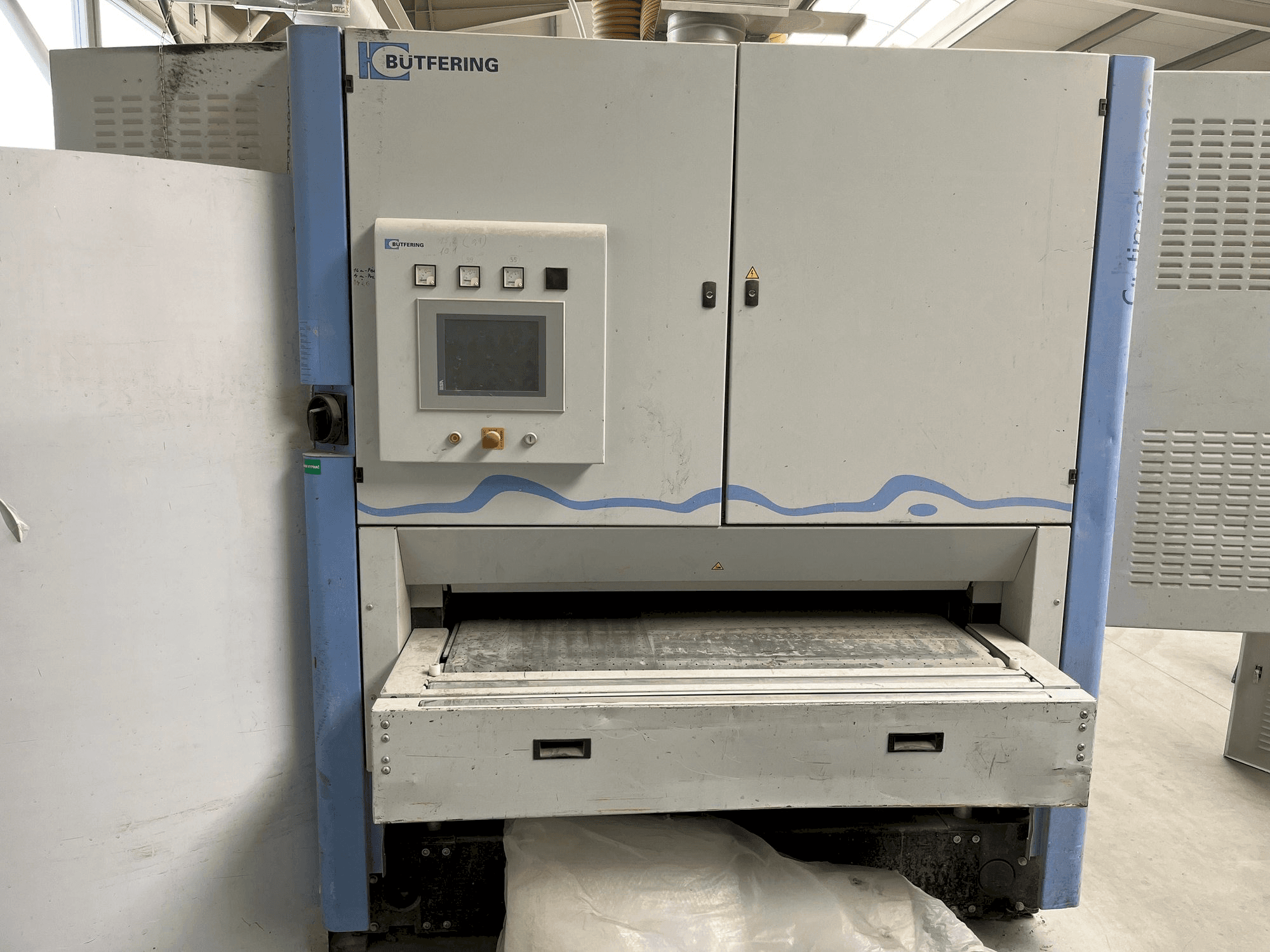 Vue de face de la machine BUTFERING OPTIMAT SCO313 MRR