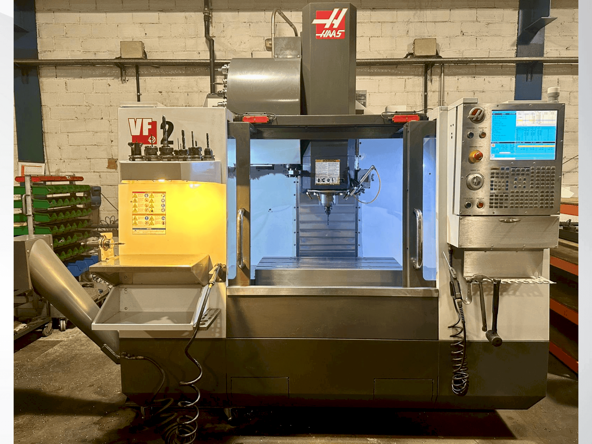 Vue de face de la machine HAAS VF-2
