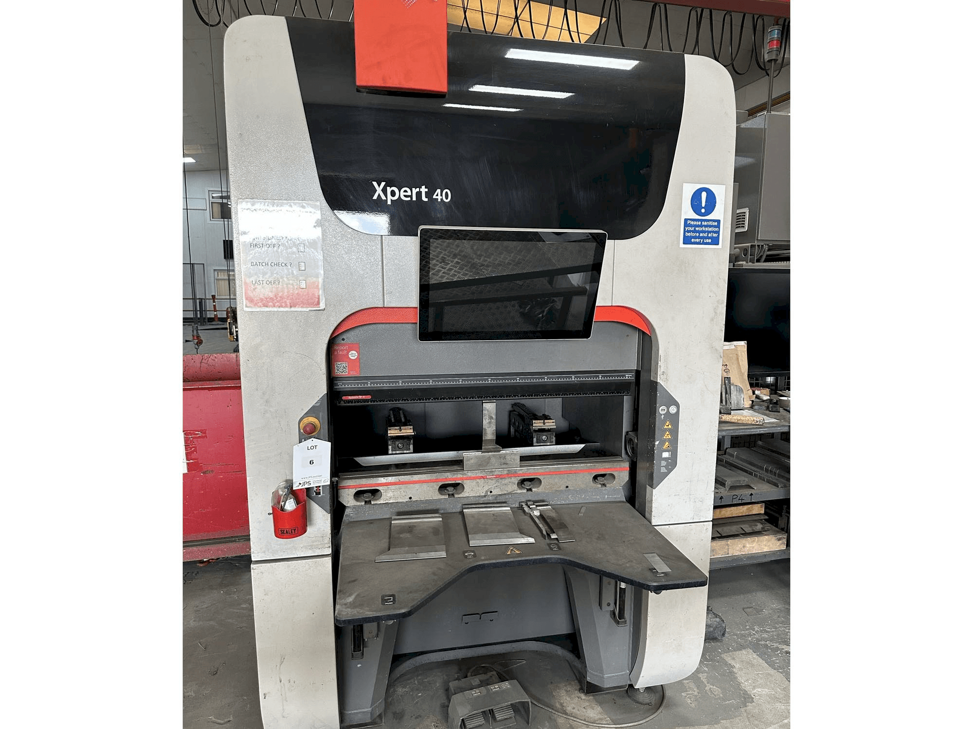 Vue de face de la machine Bystronic Xpert 40/1030