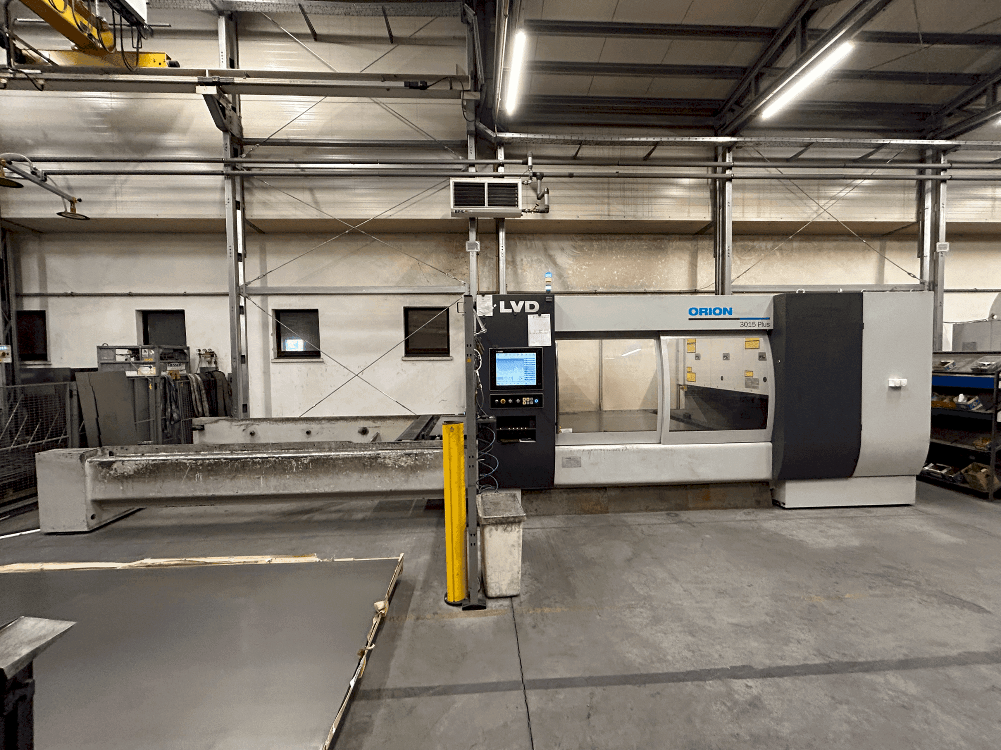 Vue de face de la machine LVD Orion 3015 Plus