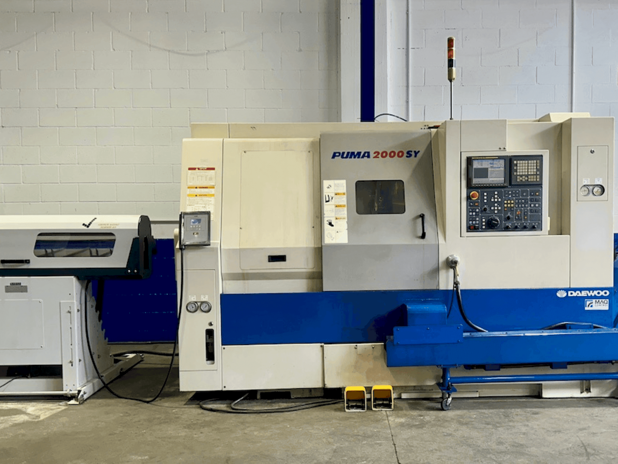 Vue de face de la machine DOOSAN PUMA 2000SY