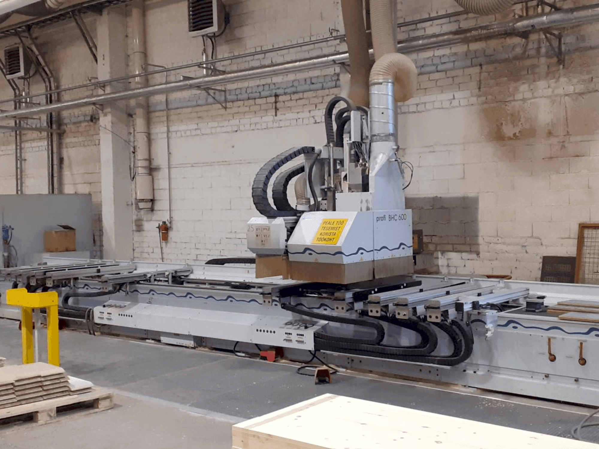 Vue de face de la machine Weeke Profi BHC 600