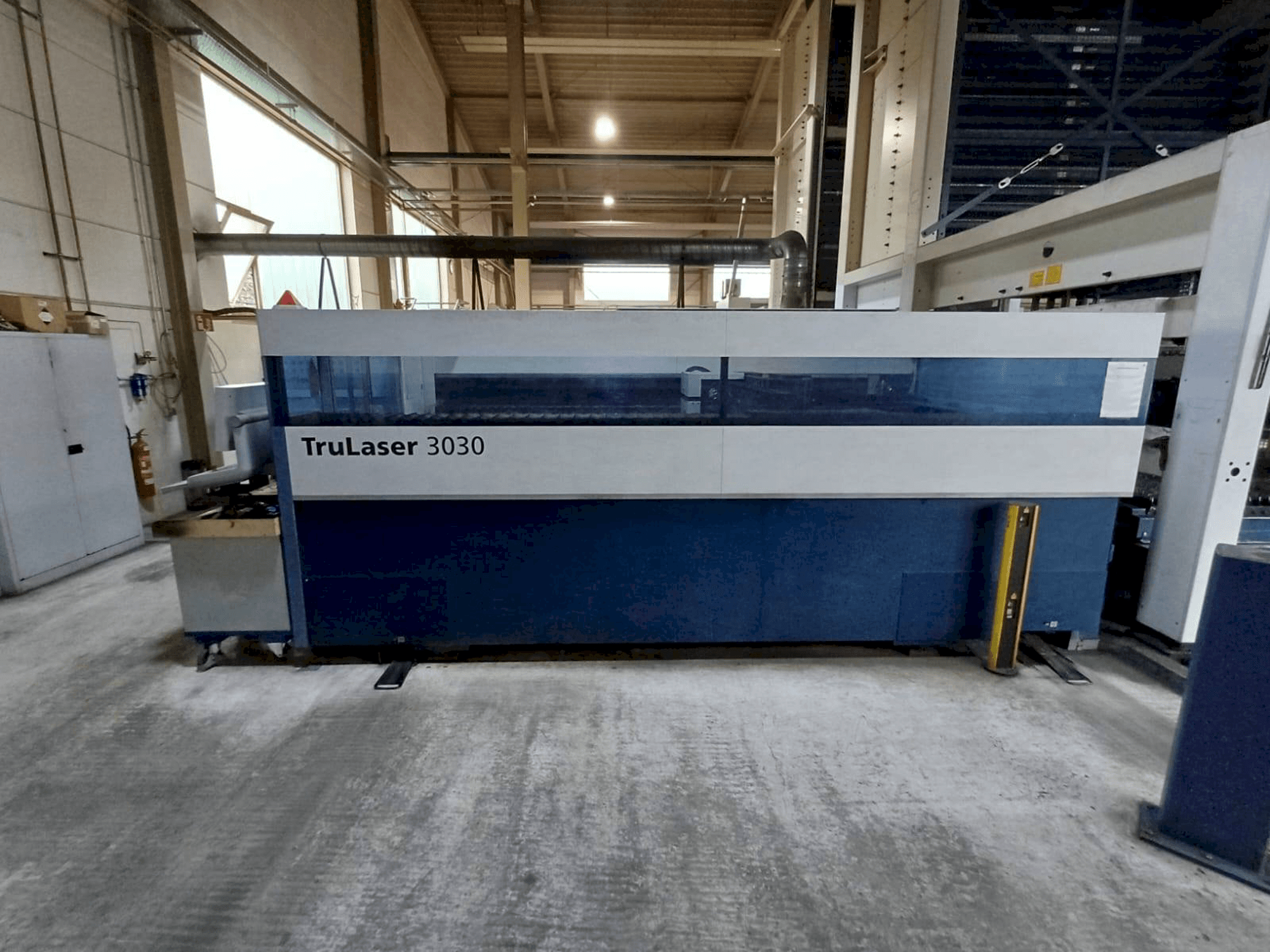 Vue de face de la machine TRUMPF TruLaser 3030