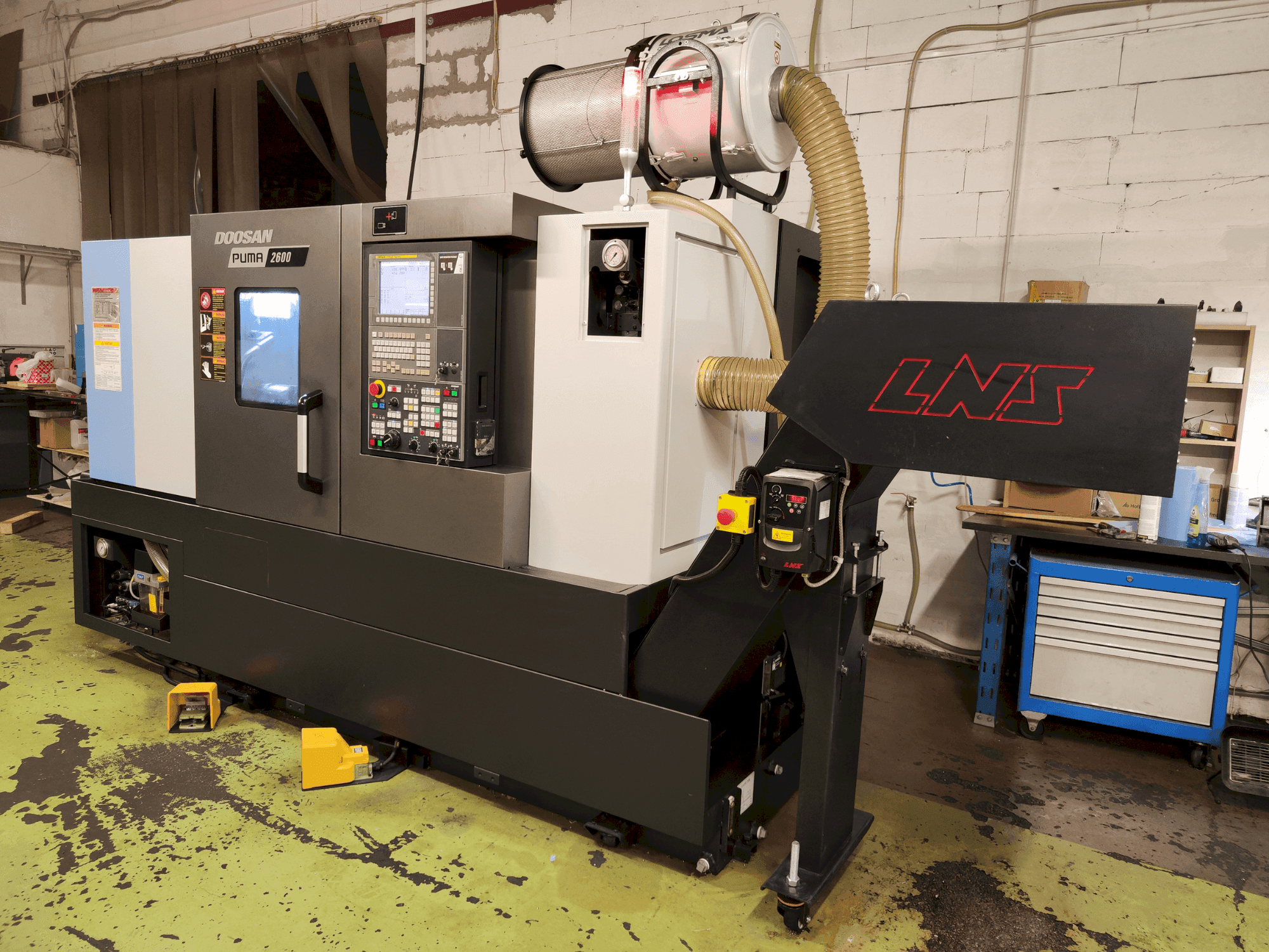 Vue de face de la machine DOOSAN Puma 2600/500