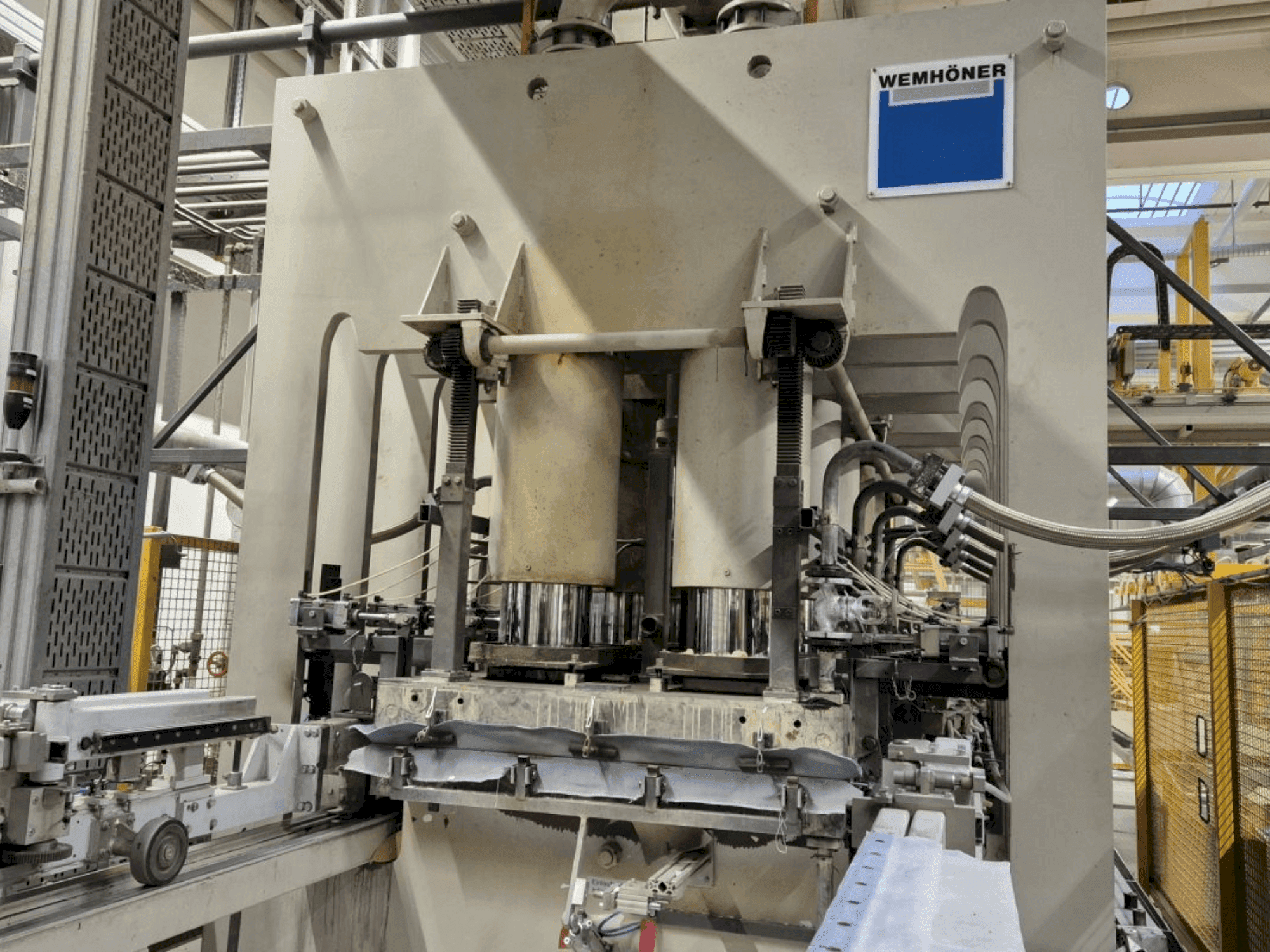 Vue de face de la machine WEMHÖNER KT-F-1E