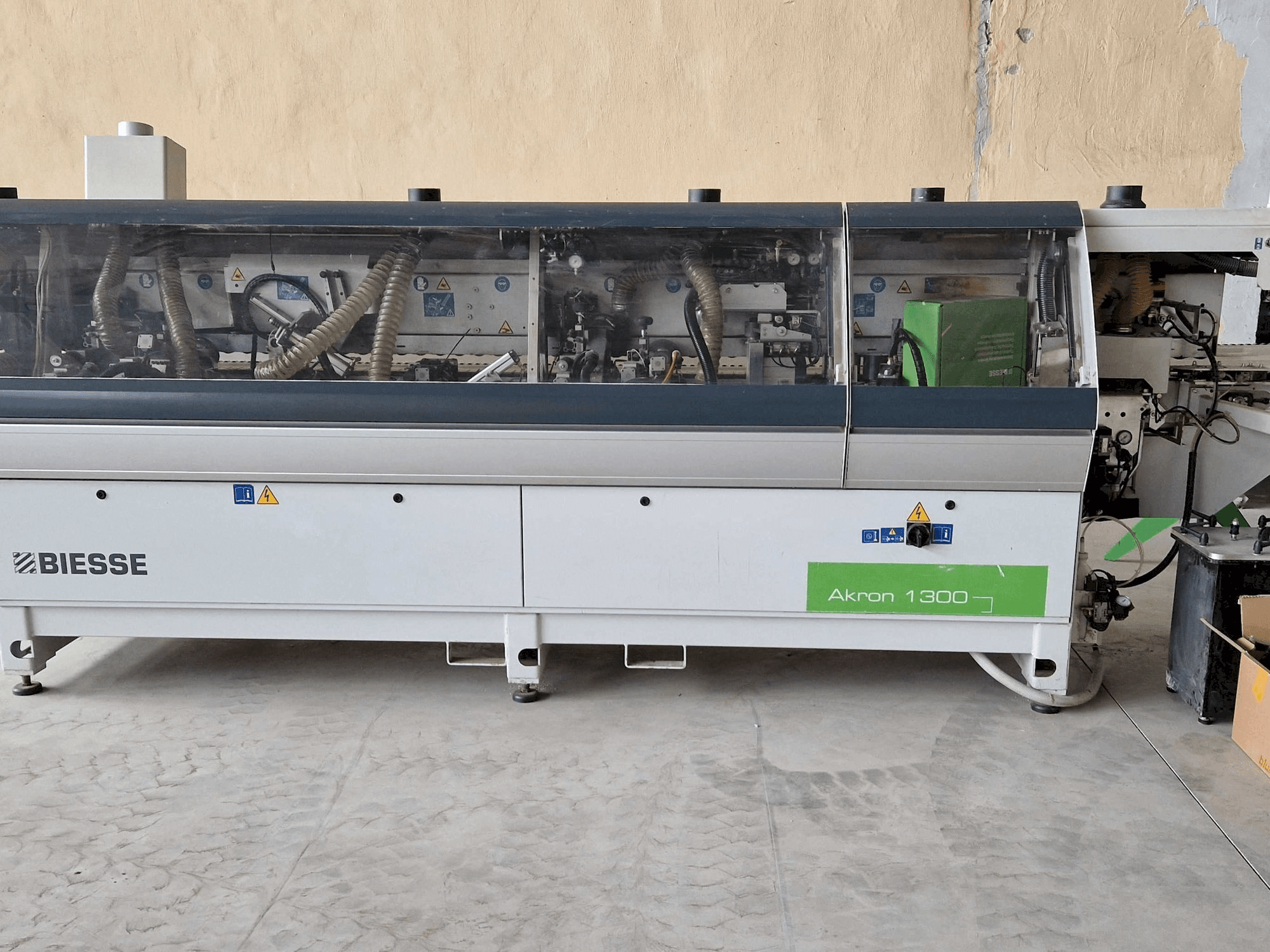 Vue de face de la machine BIESSE AKRON 1330A