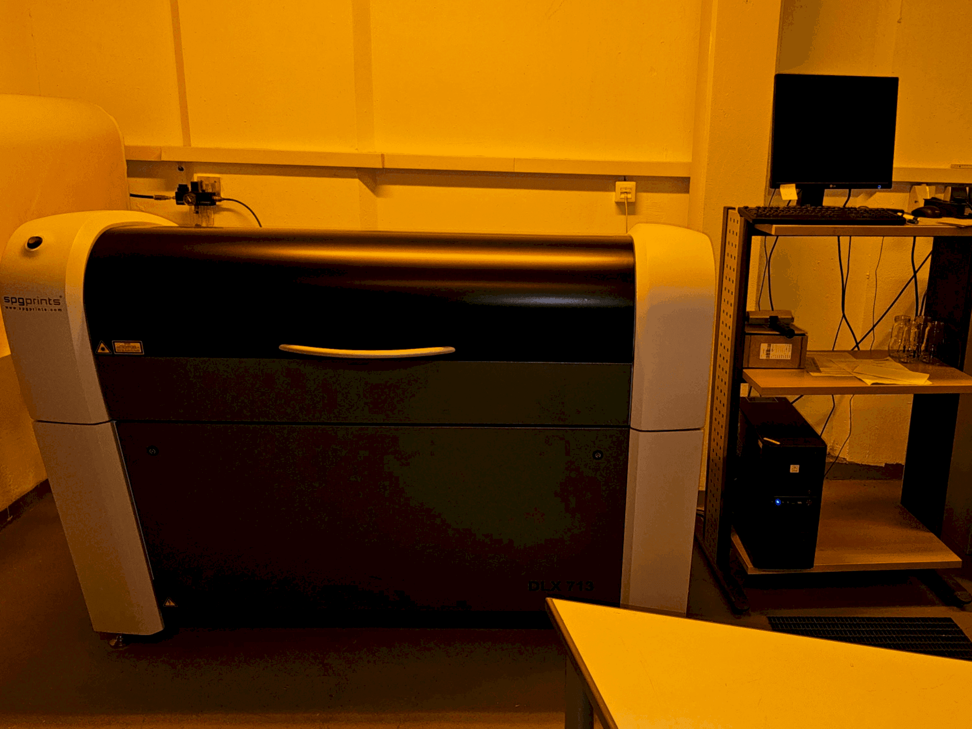 Vue de face de la machine SPGPrints DLX 713T