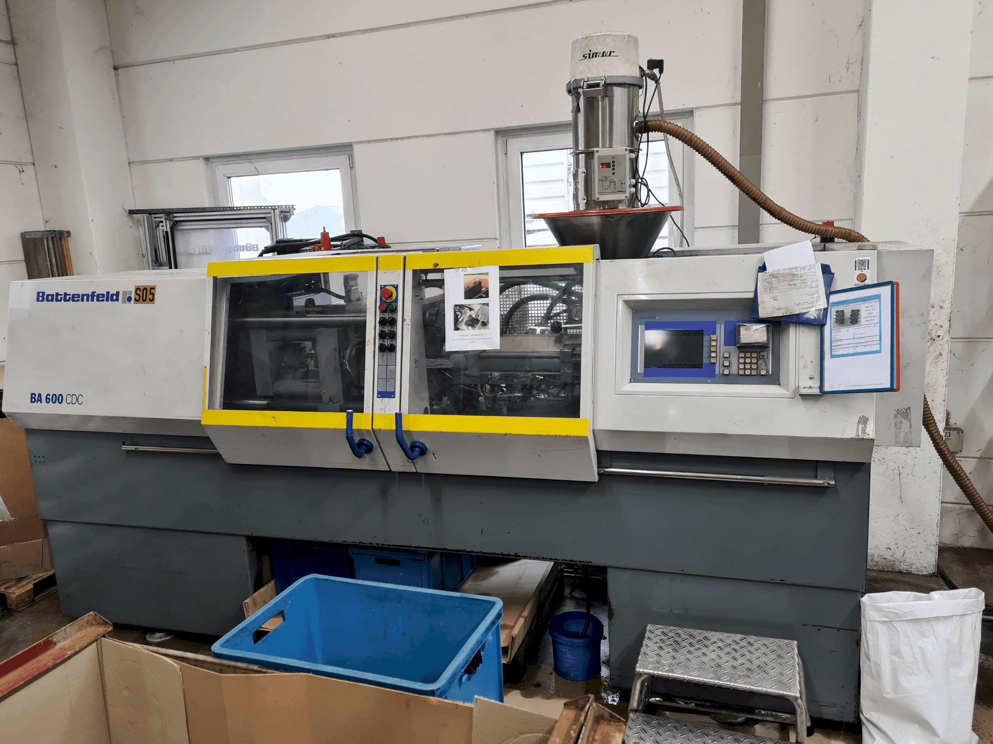 Vue de face de la machine Battenfeld BA 600/200 CDC