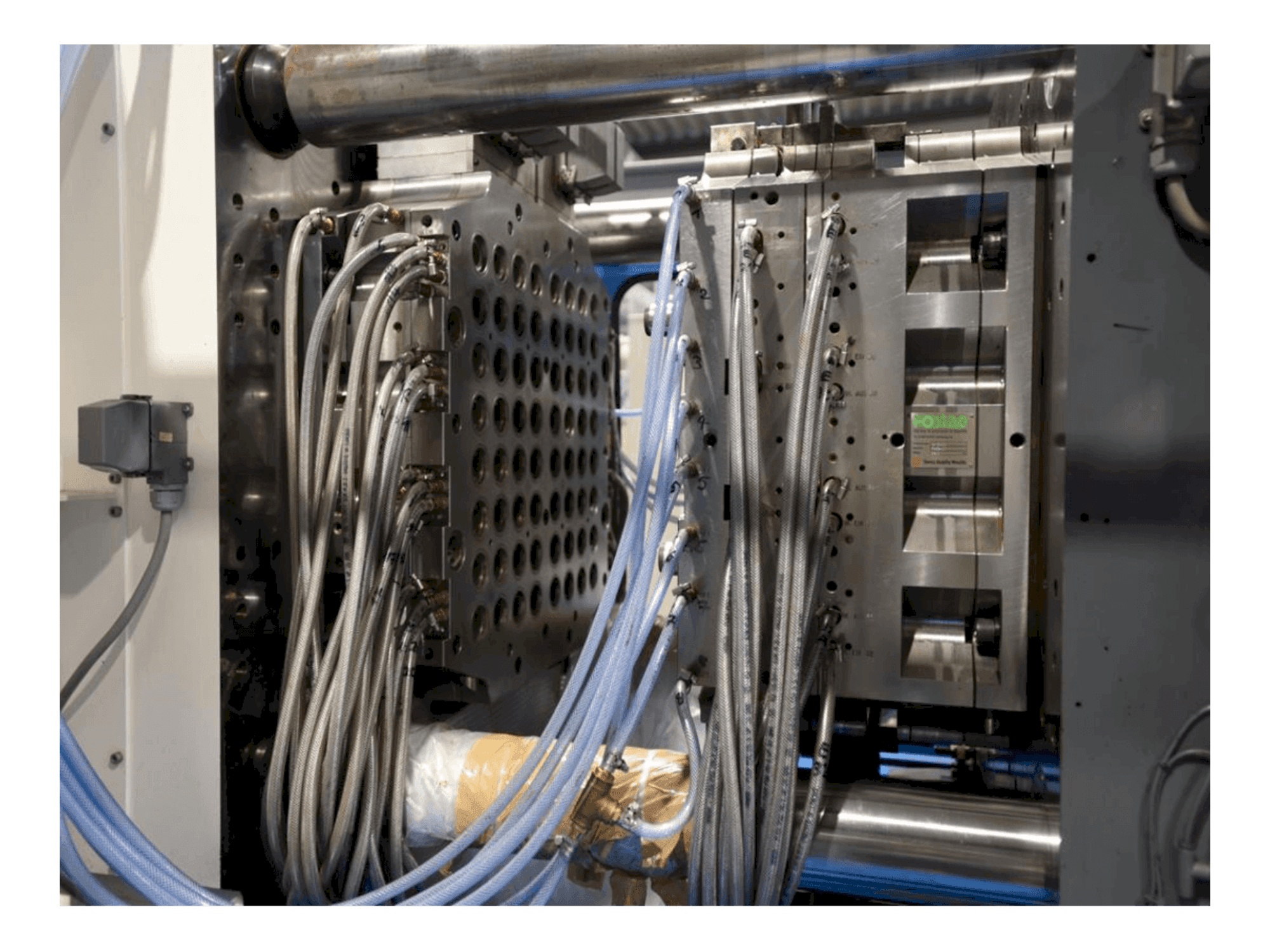 Vue latérale de la machine FOSTAG 64fold