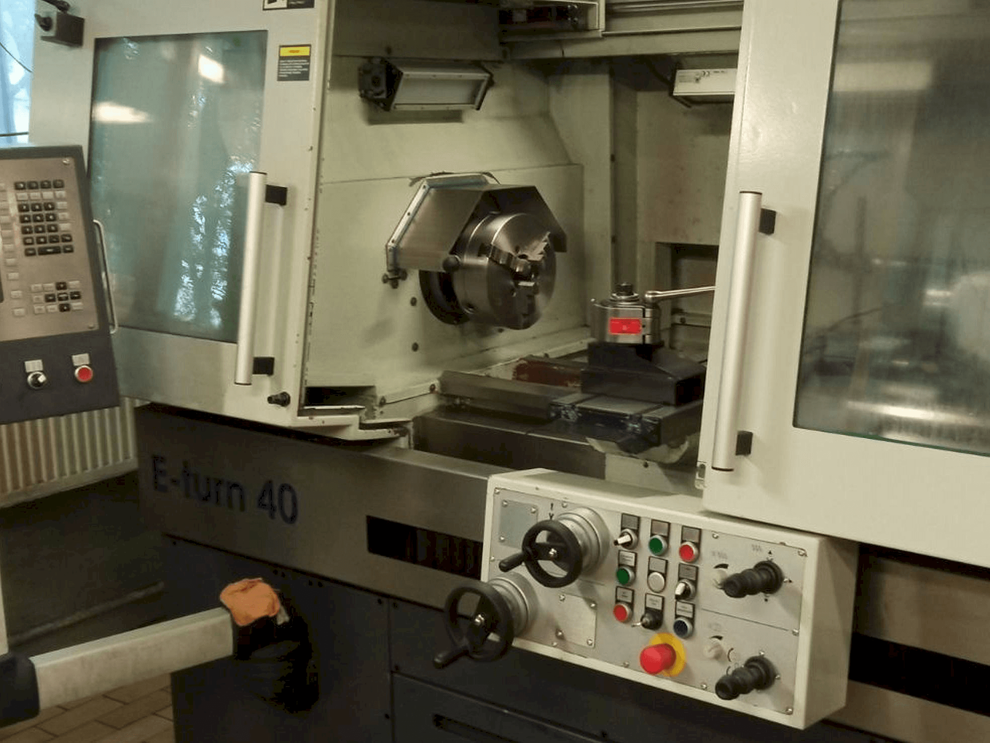 Vue de face de la machine Avia E-turn 40