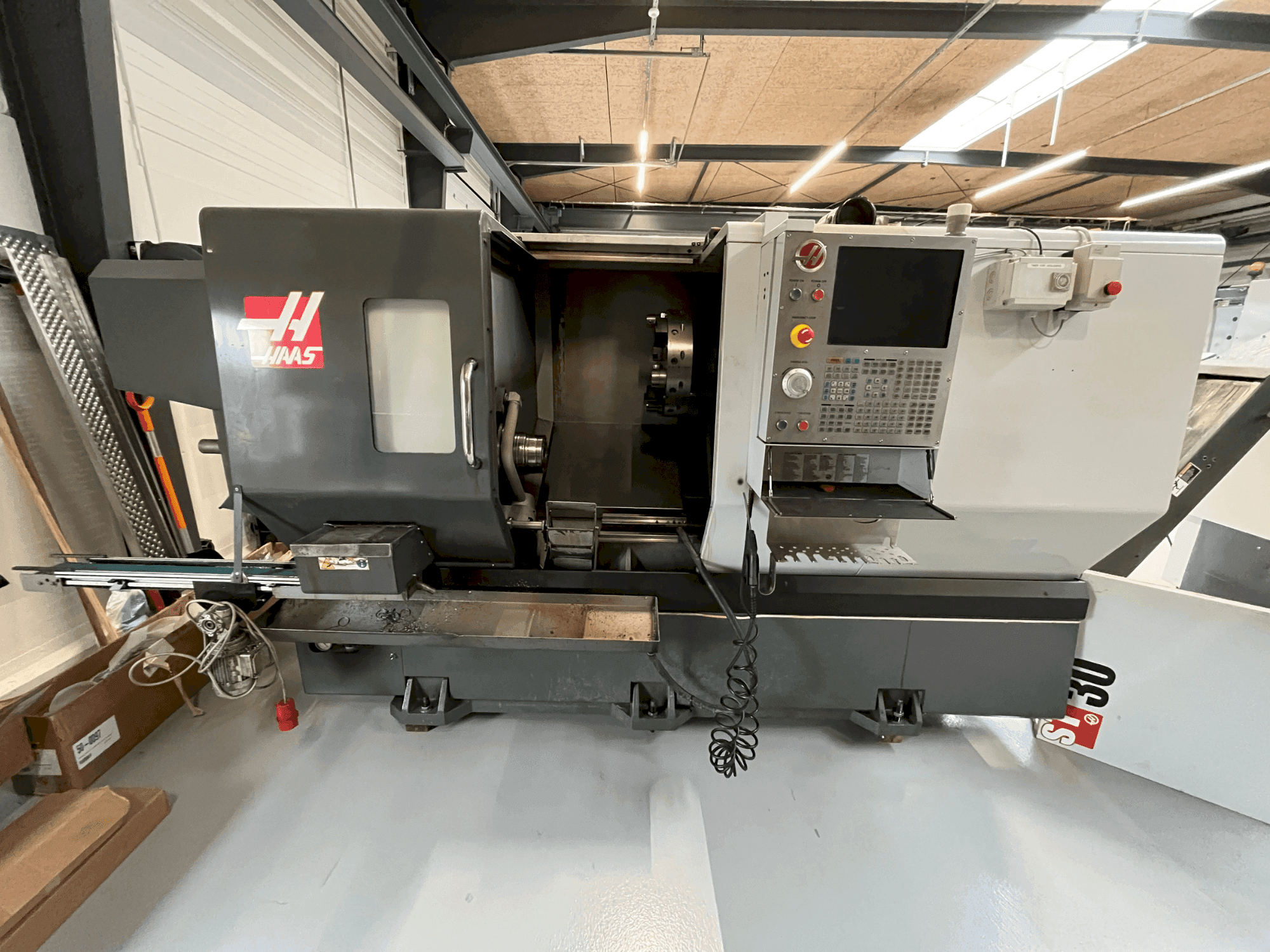 Vue de face de la machine HAAS ST-30