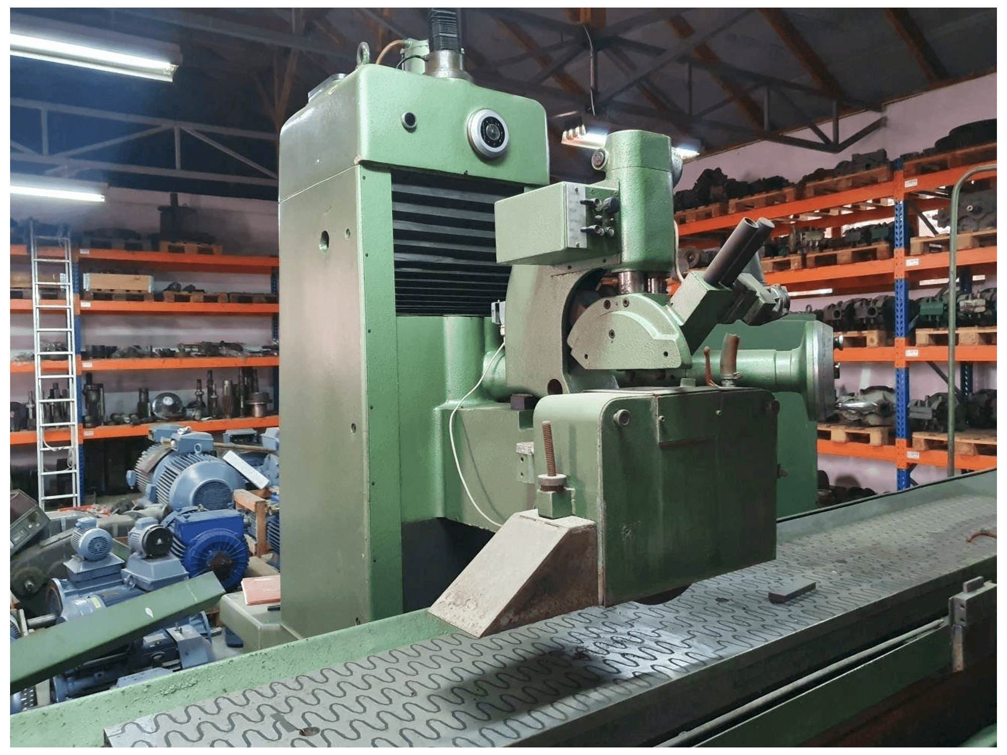 Vue de face de la machine ELB SCHLIFF SWBD-30 VA II