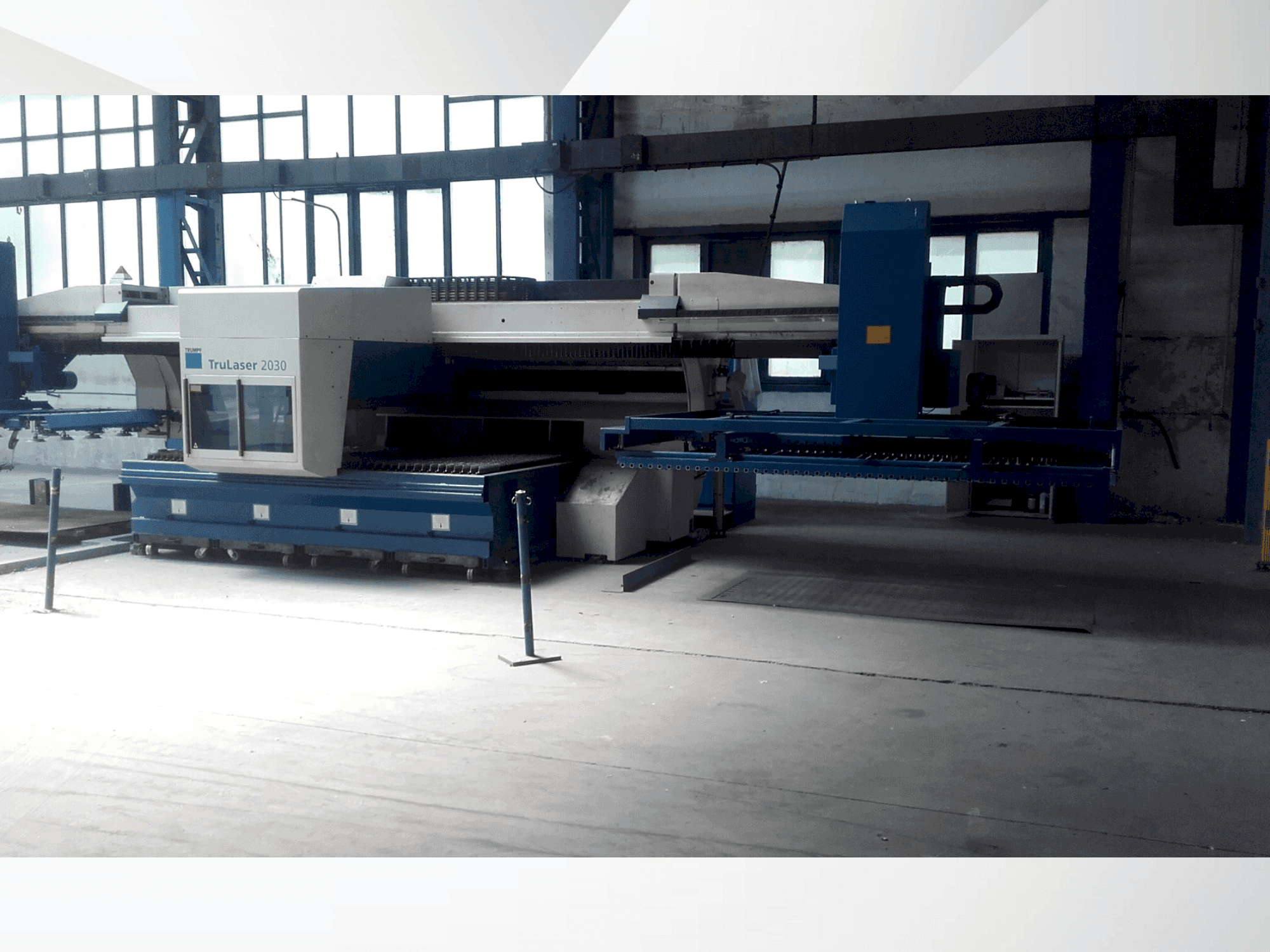 Vue de face de la machine TRUMPF TruLaser 2030