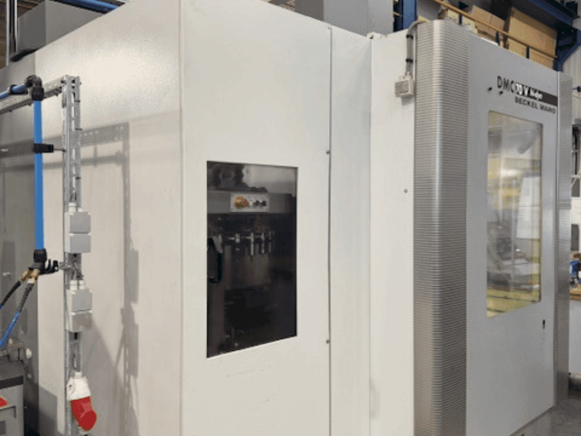 Vue de face de la machine DECKEL MAHO DMC 70V Hi-Dyn